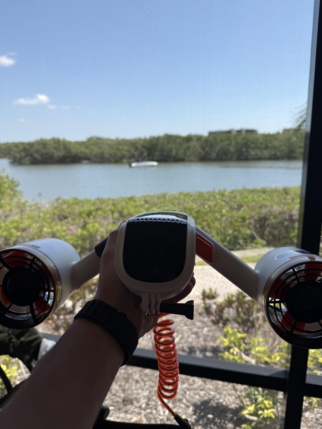 Sublue Mix Pro Dual Motor Underwater Scooter - 3 Speed Modes, 60 Min Runtime, 131ft Depth with Camera Mount & Low Battery Alarm for Pool, Diving, Snorkeling - Water Scooter for Adults customer photo 1
