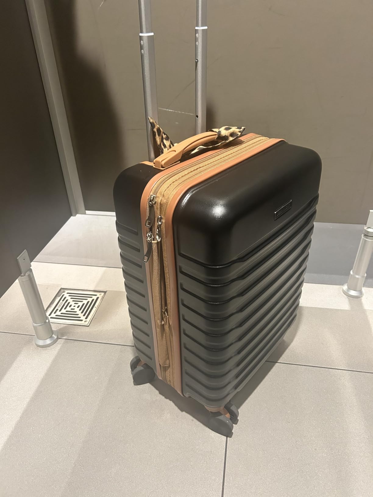 LIGHT FLIGHT Expandable Carry On Luggage 22x14x9 Airline Approved with Double Spinner Wheels, 20 Inch Lightweight Hard Shell Rolling Suitcases with TSA Lock, Blue customer photo 1