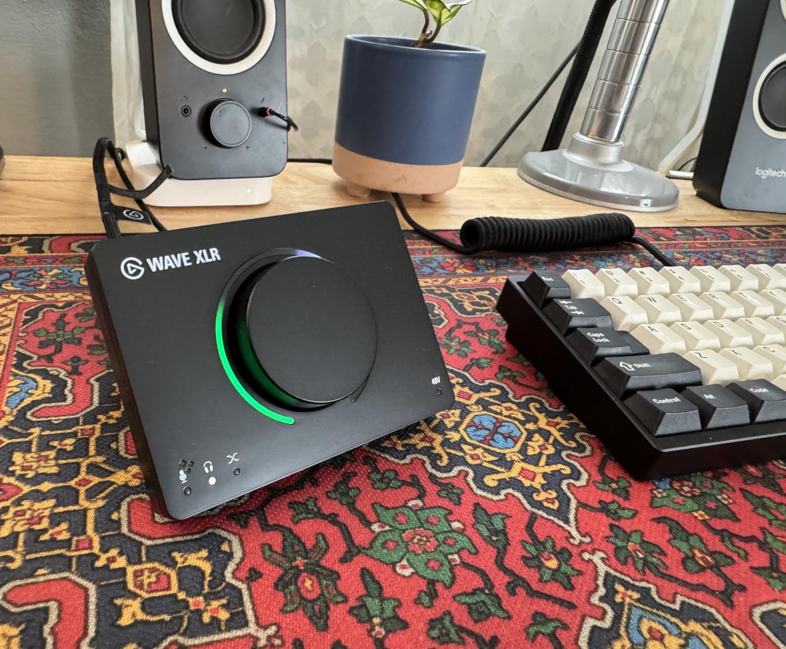 Elgato Wave XLR MK.2 USB Audio Interface and DSP Mixer | 80dB gain, Onboard voice effects, LED level feedback, Touch mute, Ultra-low-latency monitoring, Works with Stream Deck customer photo 1