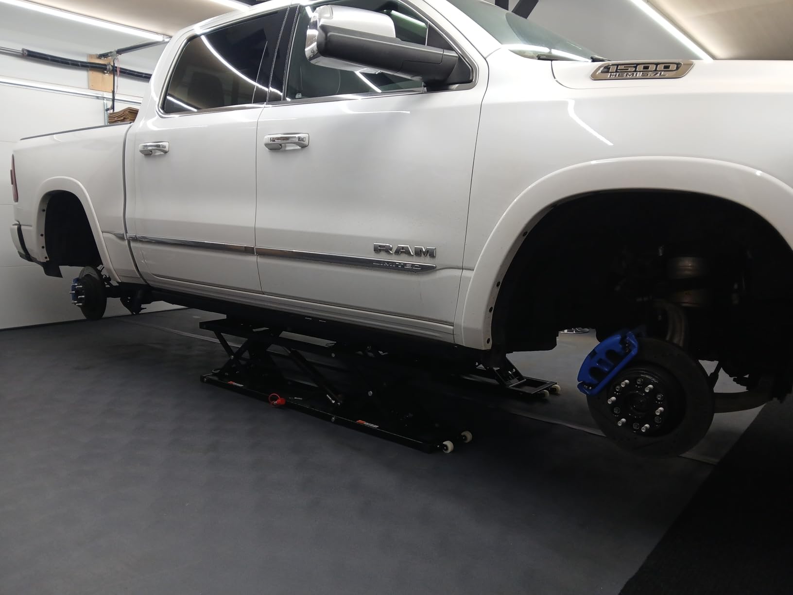 VEVOR Portable Car Lift, 4400 lbs Capacity, Heavy Duty Steel Quick Lift with 23