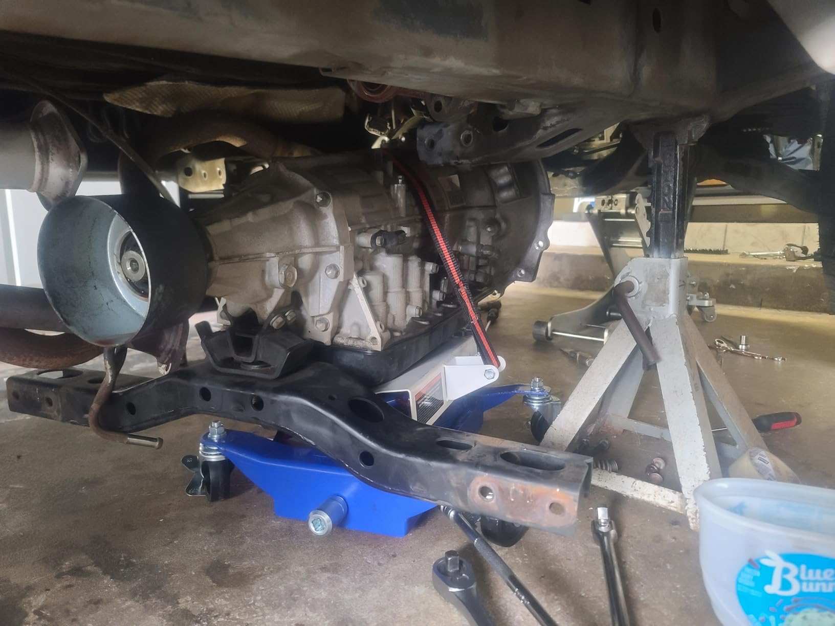 Garvee Transmission Jack 450 LBS Capacity: Low Profile Lift with 2M Safety Straps & 4 Brake Wheels, 7-23 Inch Range for Car & Truck Repair customer photo 1
