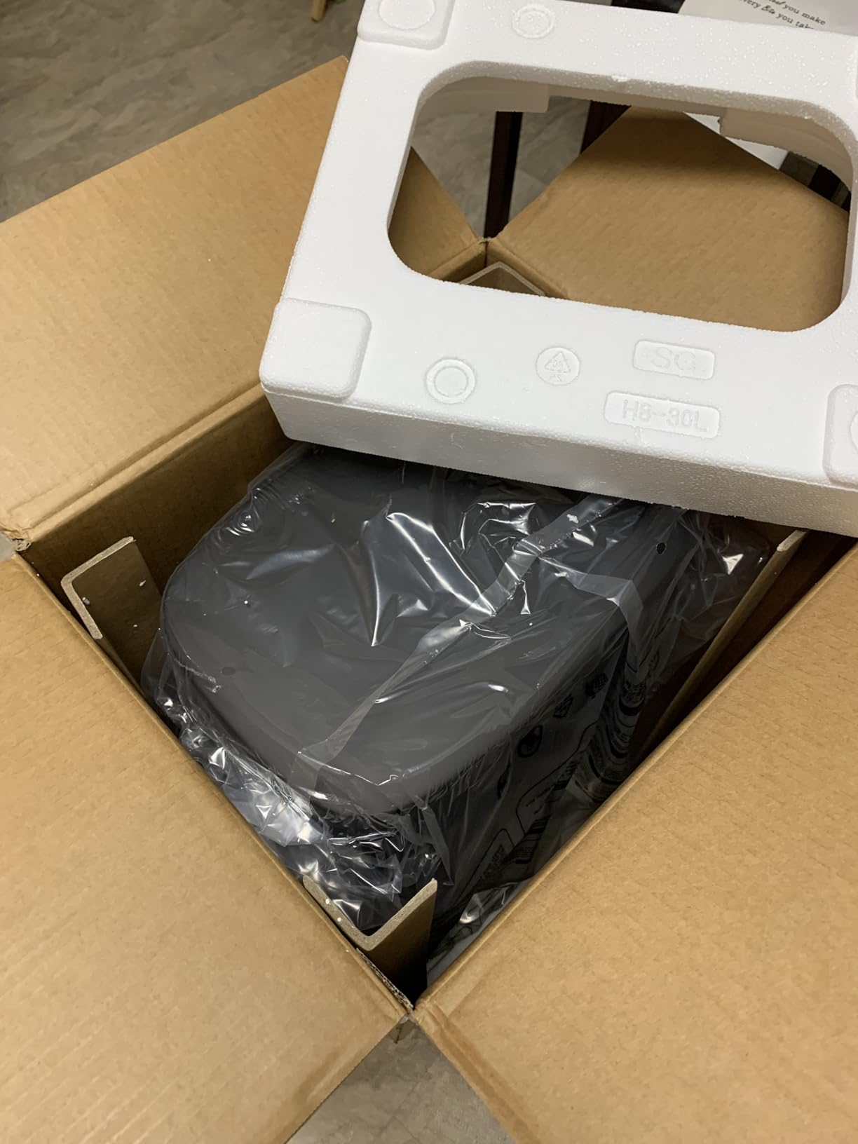 SONGMICS Stainless Steel Trash Can, Soft Close Lid, 3.2 Gallon (12L) | Step Garbage Bin, 15.1 x 11.3 x 9.9 inch, Removable Inner Bucket, for Bathroom, Silver, PLUSHIC Collection ULTB112EZ01 customer photo 1