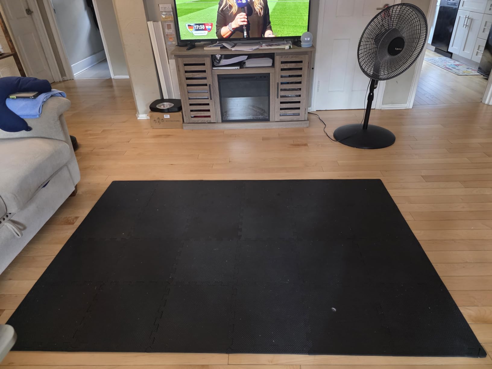 SUPERJARE Gym Floor Mats, EVA Foam Puzzle Exercise Mats, Interlocking Floor Mats, Cushioned Foam Floor Tiles, Gym Flooring Workout Mat for Home Gym, Playroom, Garage, 12.6