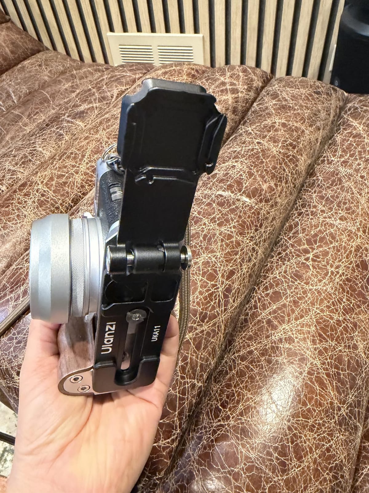 ULANZI UKA11 Foldable L Bracket for Camera - 4-Angle Vertical Horizontal | Switch Quick Release Tripod Plate Compatible with Sony A7 Canon R5 Nikon Z Fujifilm customer photo 2