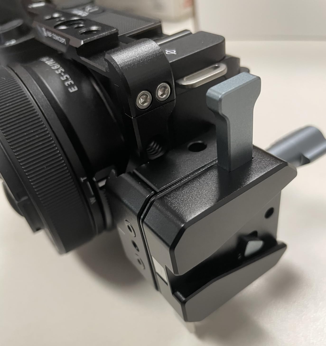 K&F CONCEPT Camera Cage Compatible with Sony ZV-E10 II | Lightweight Design, with 1/4