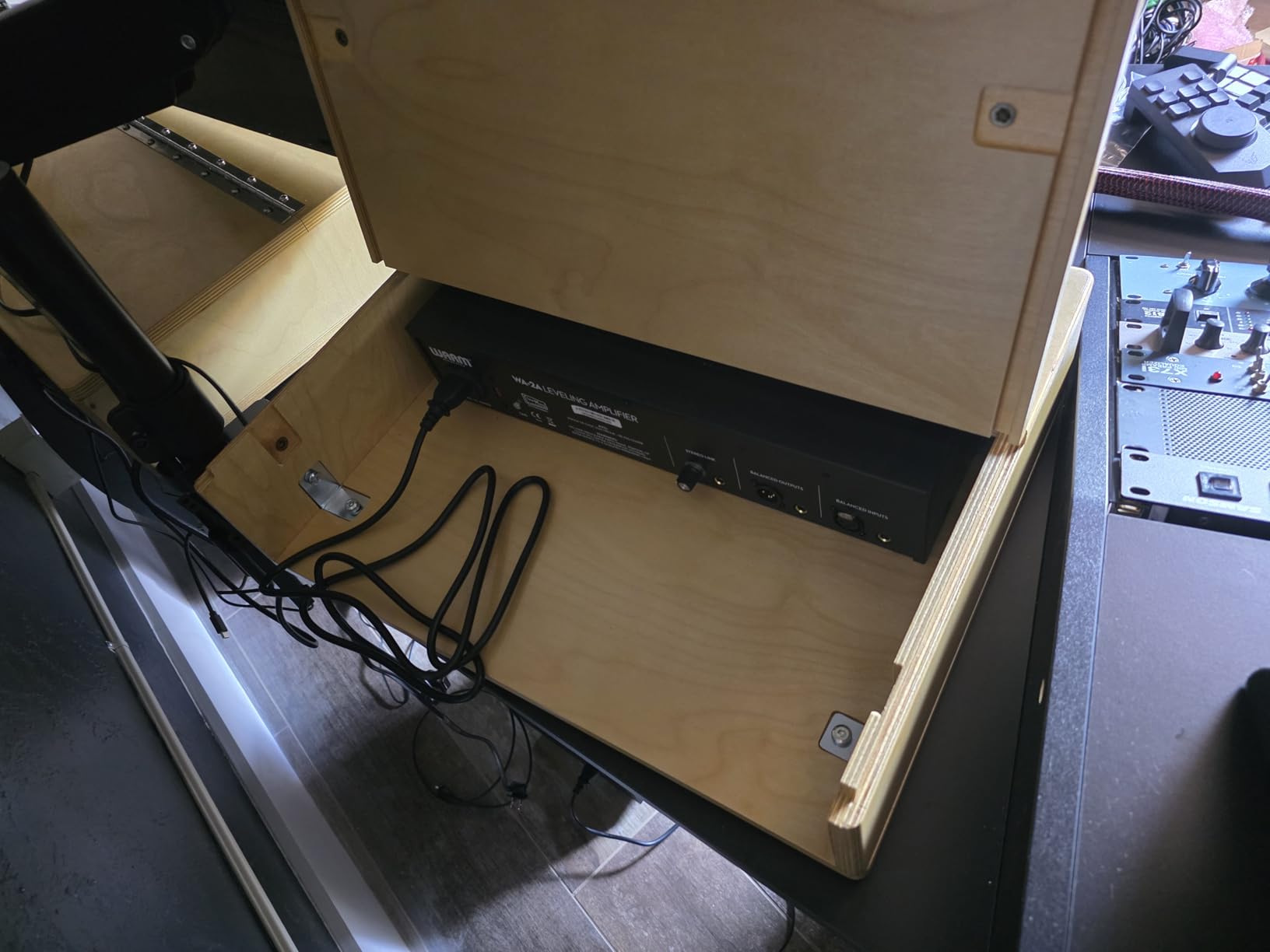 Sound Town DIY 4U Desktop Studio Rack for Home Studio and Recording Room, Baltic Birch Plywood, Black Espresso (SDRK-Y4D) customer photo 1