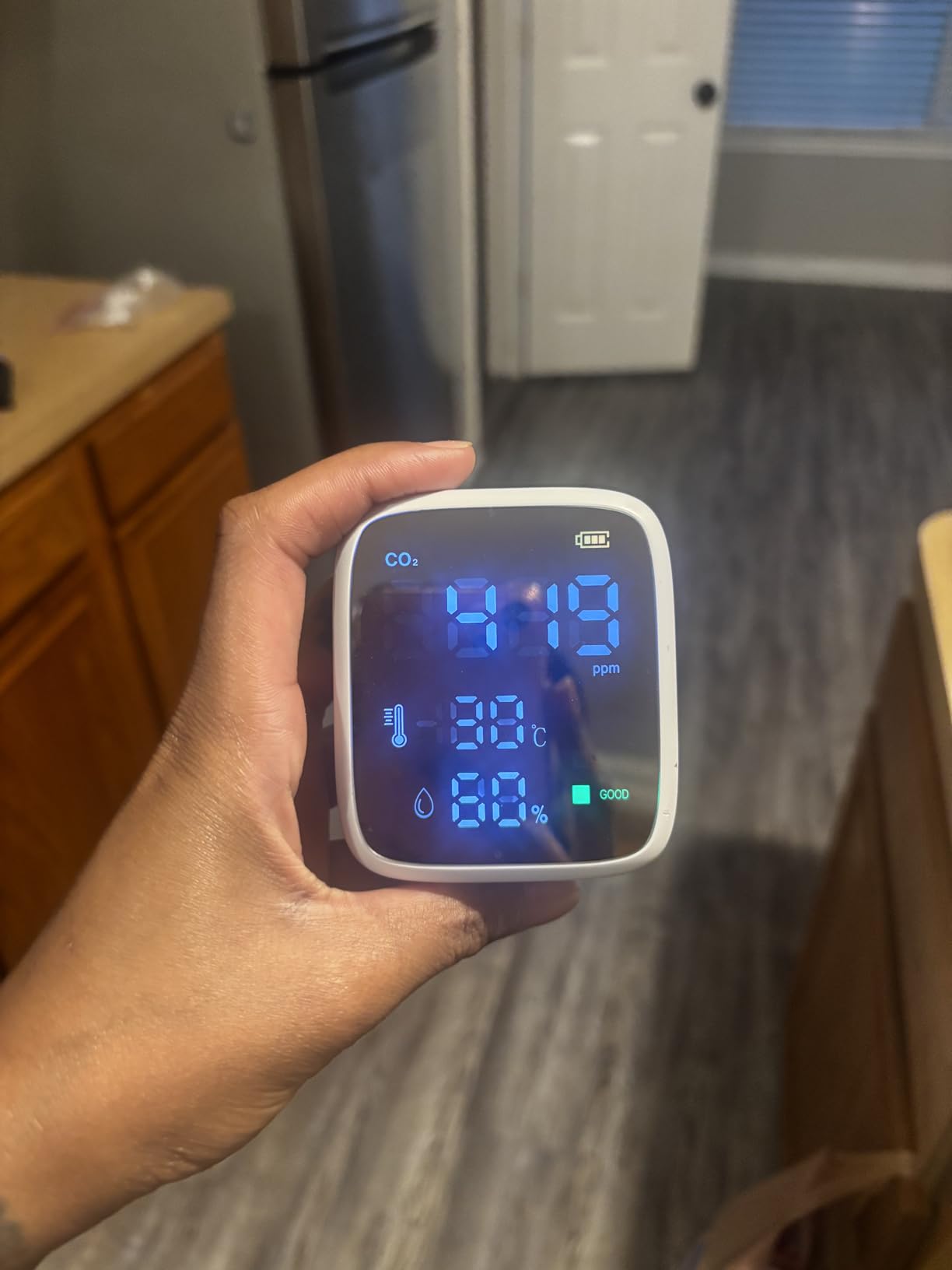 5-in-1 CO2 Carbon Dioxide Detector, Dienmern Portable Air Quality Monitor Indoor, 1600mAh Powerful Battery CO2 Monitor for CO2/Temp/Humidity, LED Display CO2 Detector for Travel/Office/Home/Grow Tents customer photo 1