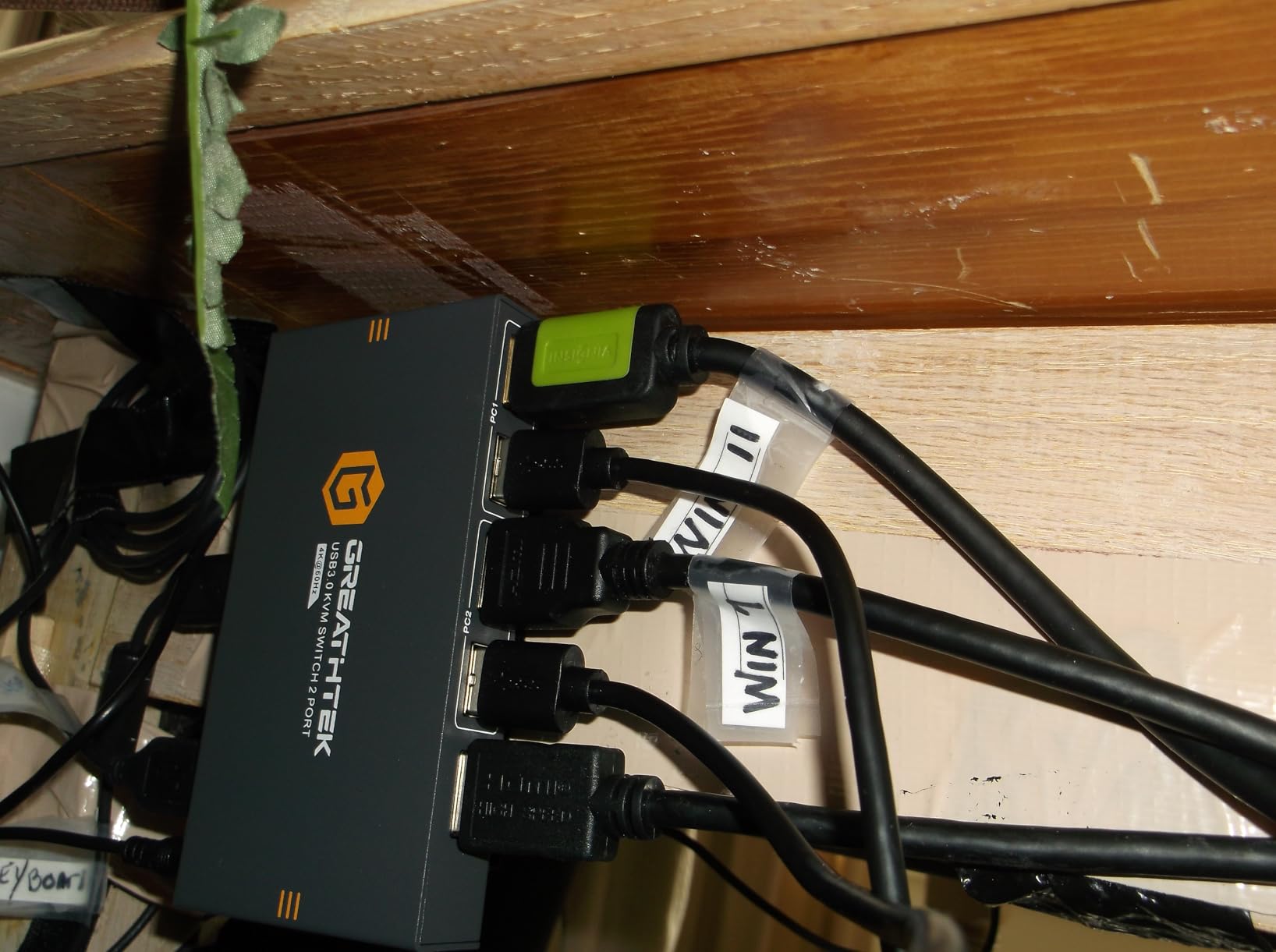 Greathek 4K@60HZ HDMI KVM Switch 2 Monitors 2 Computers Dual Monitor | Share Keyboard And Mouse | with 3 USB 3.0 Ports, EDID Adapative, Wired Remote, Extended and Mirror Display for Home Office customer photo 1