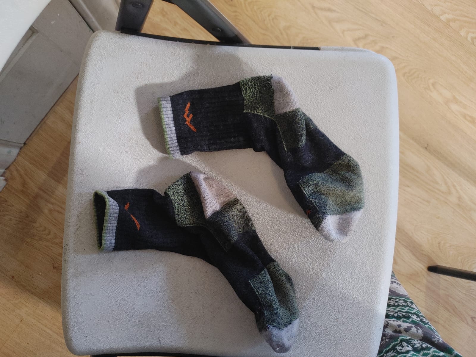 Darn Tough Vermont Men's Hiker Midweight Micro Crew Sock customer photo 2