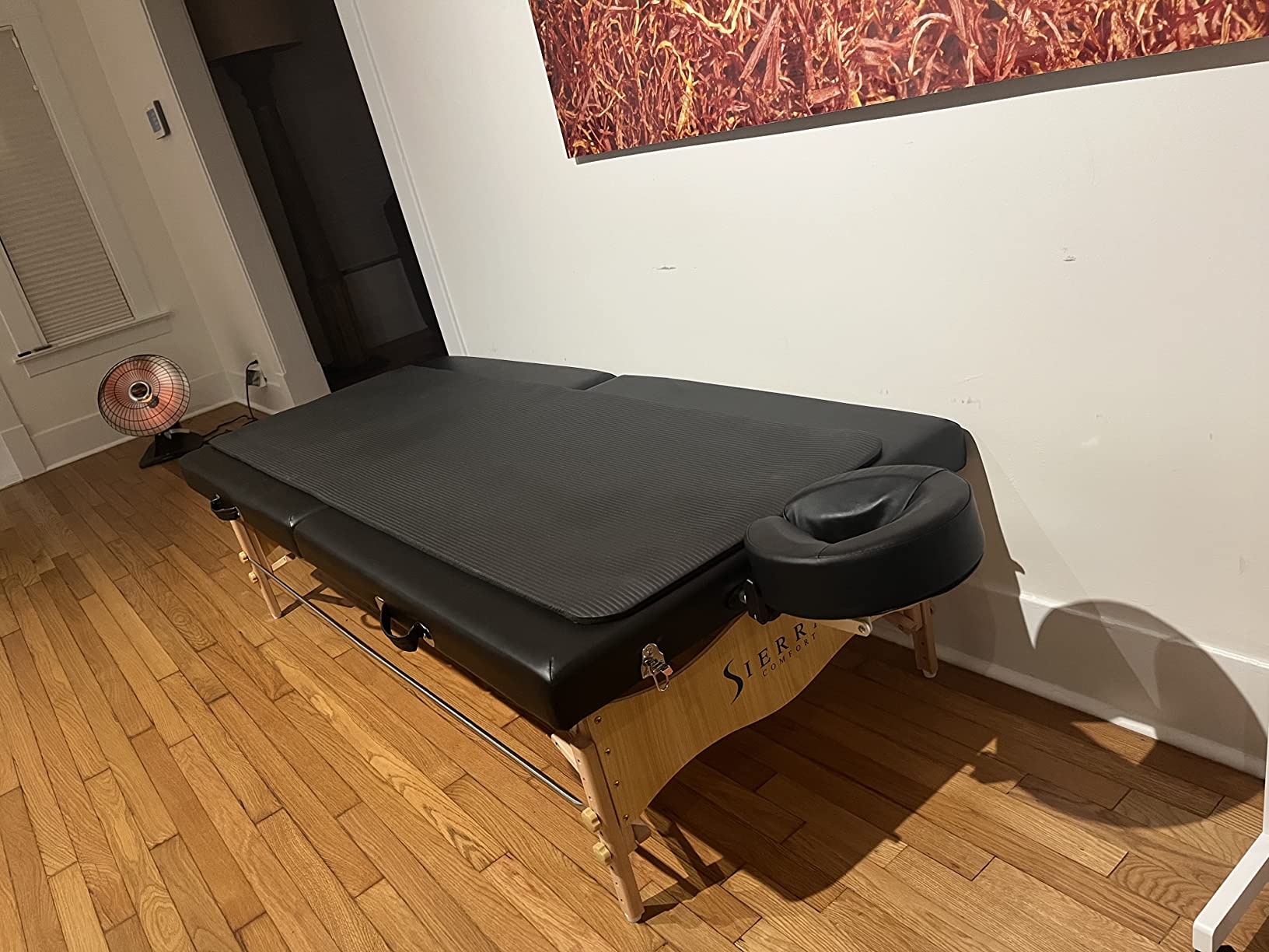 Sierra Comfort Low-Level Portable Massage Table, SC-1004 (Black) customer photo 1