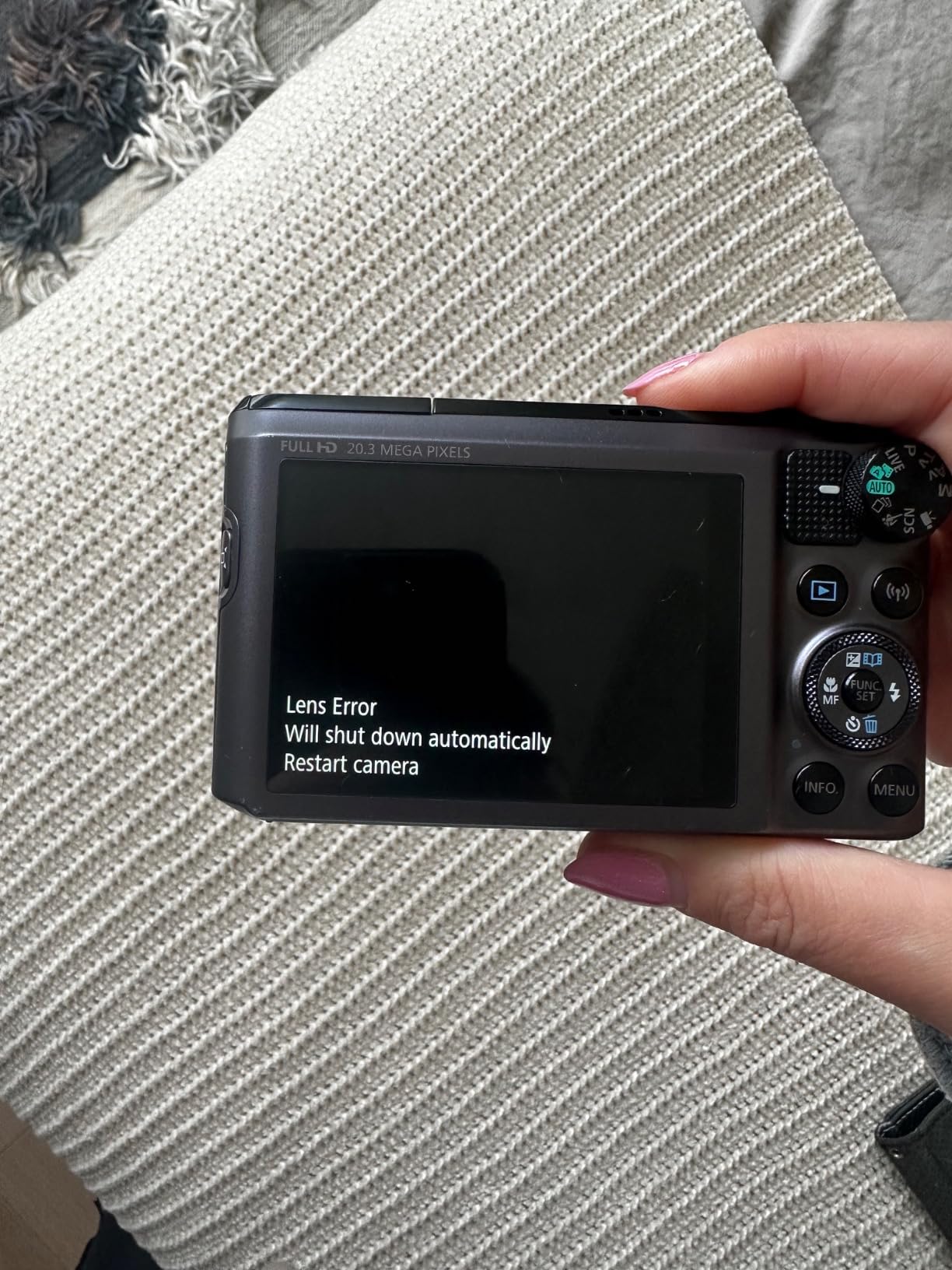 Canon Cameras US PowerShot SX720 HS Black customer photo 2