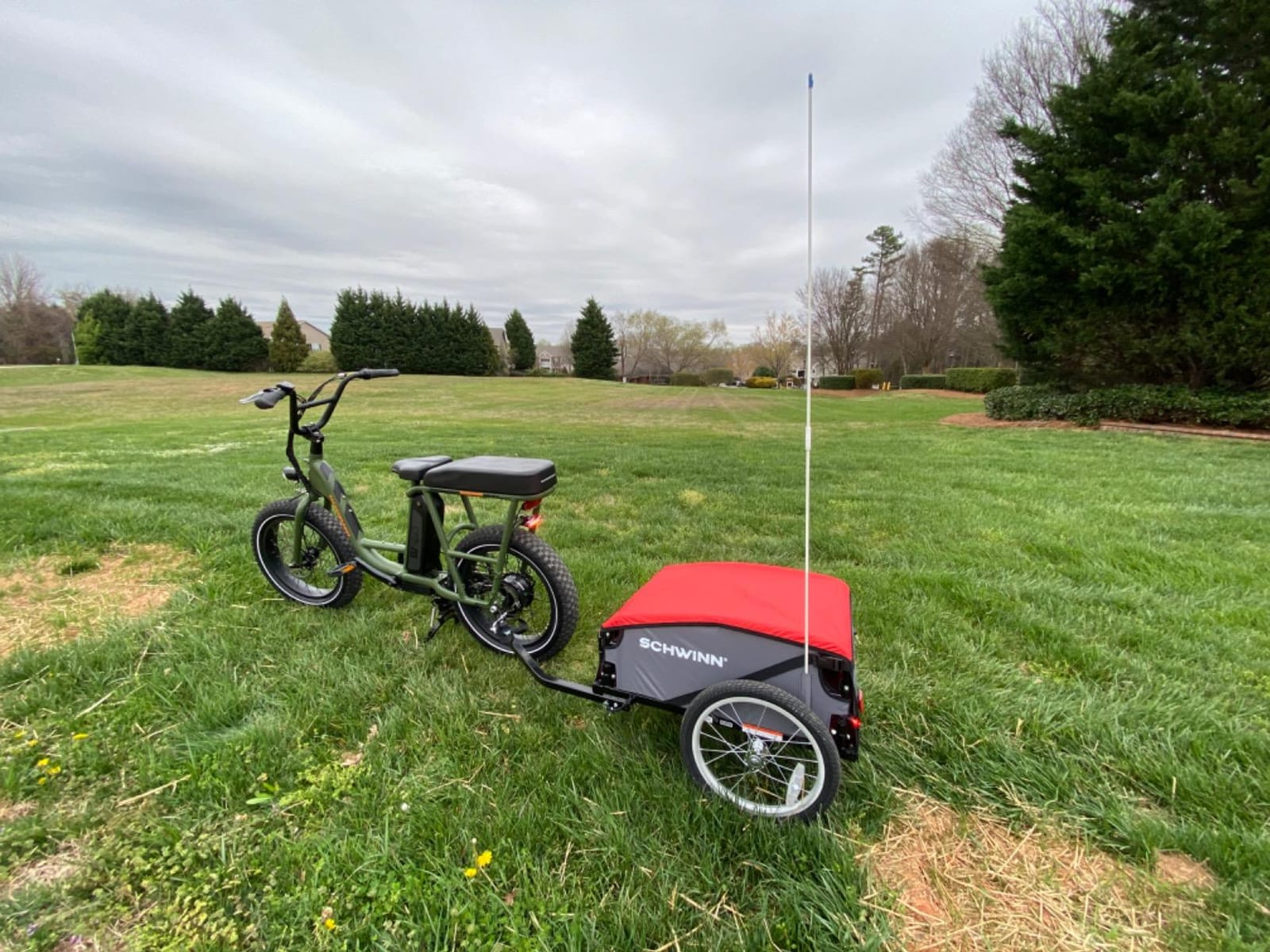 Schwinn Daytripper Bike Cargo Trailer, Holds up to 100 lb, Universal Coupler, Folding Frame, Quick-Release Wheels, 16-Inch Air-Filled Tires, Interior D-Rings, Schwinn Bike Trailer for Carrying Cargo customer photo 1