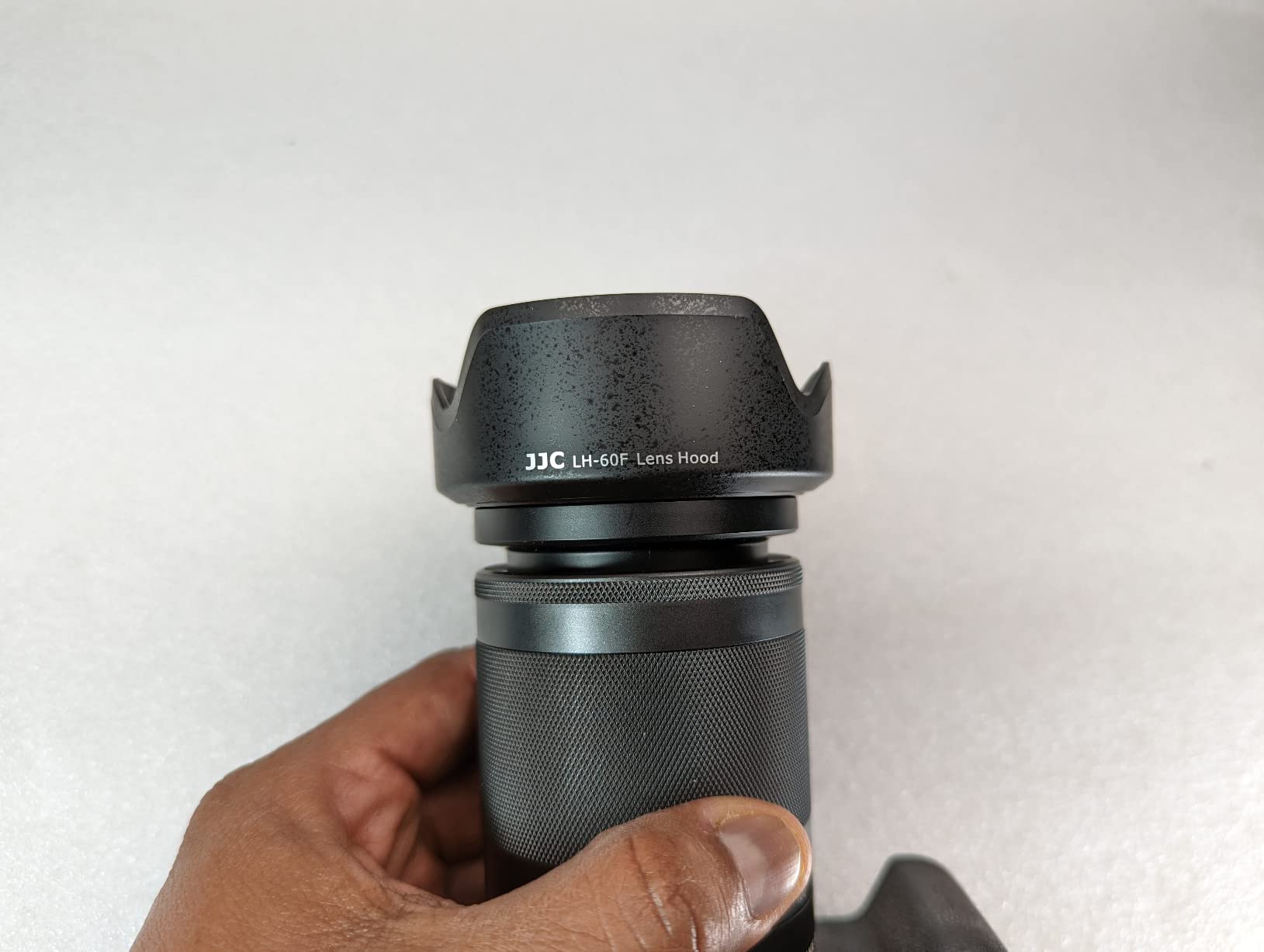 EW-60F Lens Hood for Canon RF-S 18-150mm F3.5-6.3 on R7 R10 & EF-M 18-150mm customer photo 2