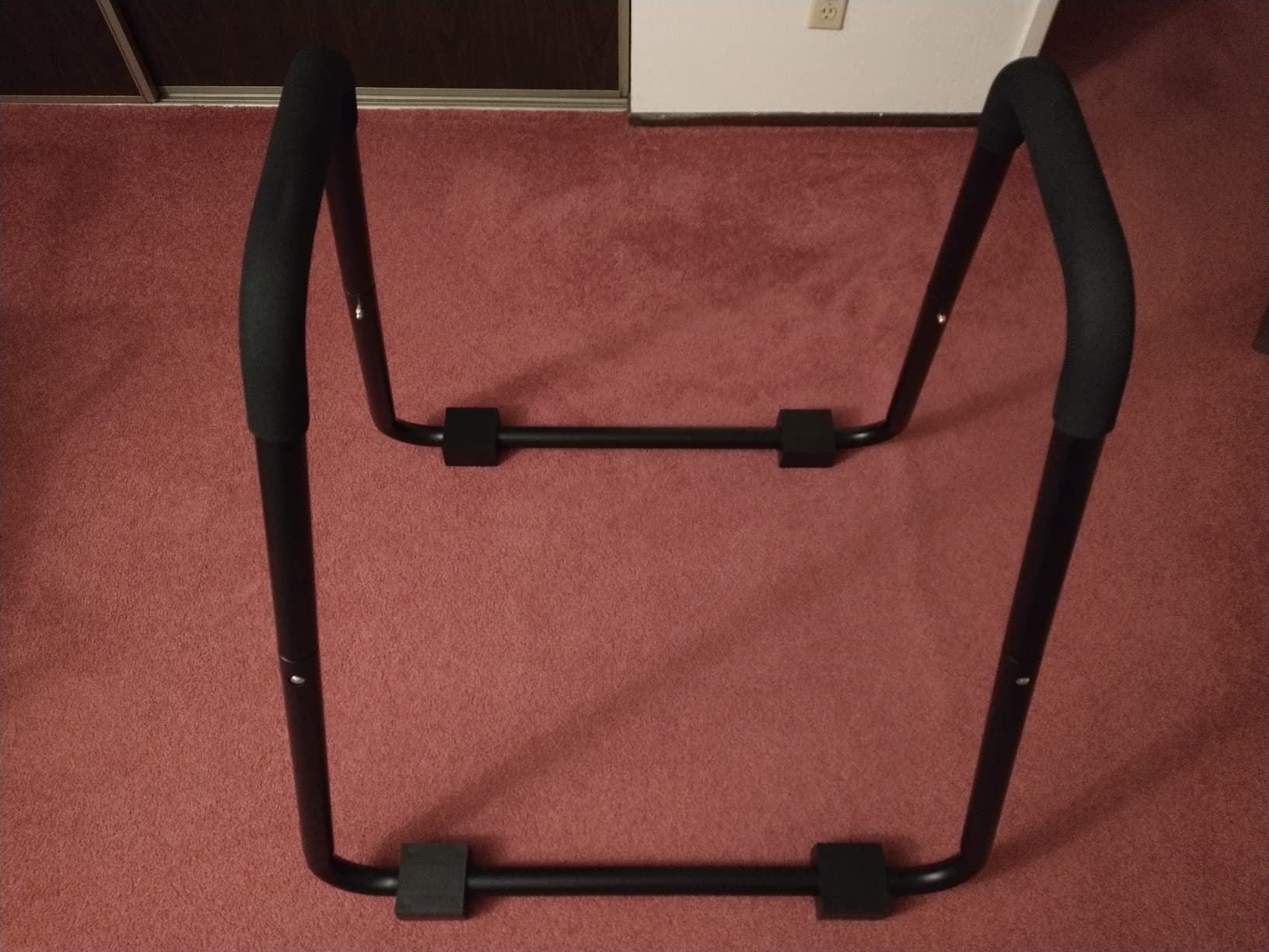 Amazon Basics Dip Bar Station, Portable Strength Training Stand for Tricep Dips & Calisthenics, Home Gym, 661 lb Weight Capacity, Black customer photo 1