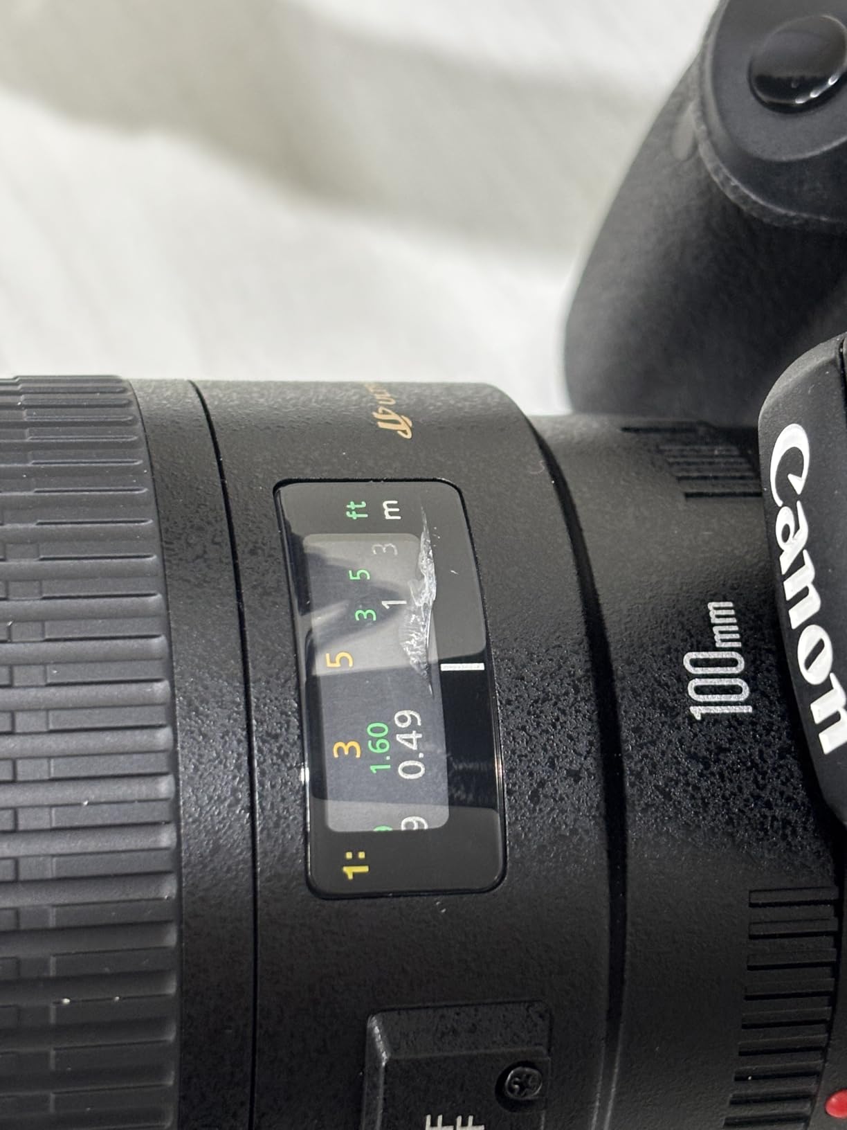 Canon 4657A006-cr EF 100mm F/2.8 Macro USM Fixed Lens for SLR Cameras, Black (Renewed) customer photo 1