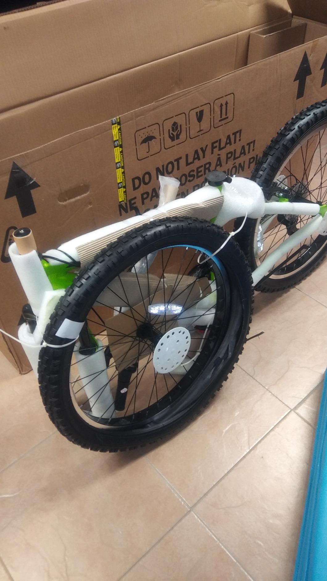 Huffy Hardtail Mountain Trail Bike 24 inch, 26 inch, 27.5 inch, 24 Inch Wheels/16.75 Inch Frame, Matte Acid Green customer photo 2