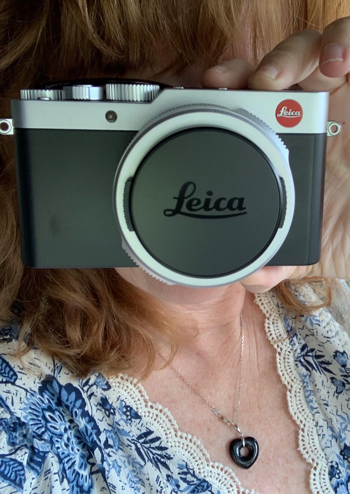 Leica D-LUX 7 Compact Digital Camera, 17MP Four Thirds Sensor, 24-75mm f/1.7-2.8 Zoom Lens, Built-in EVF (Silver) customer photo 2