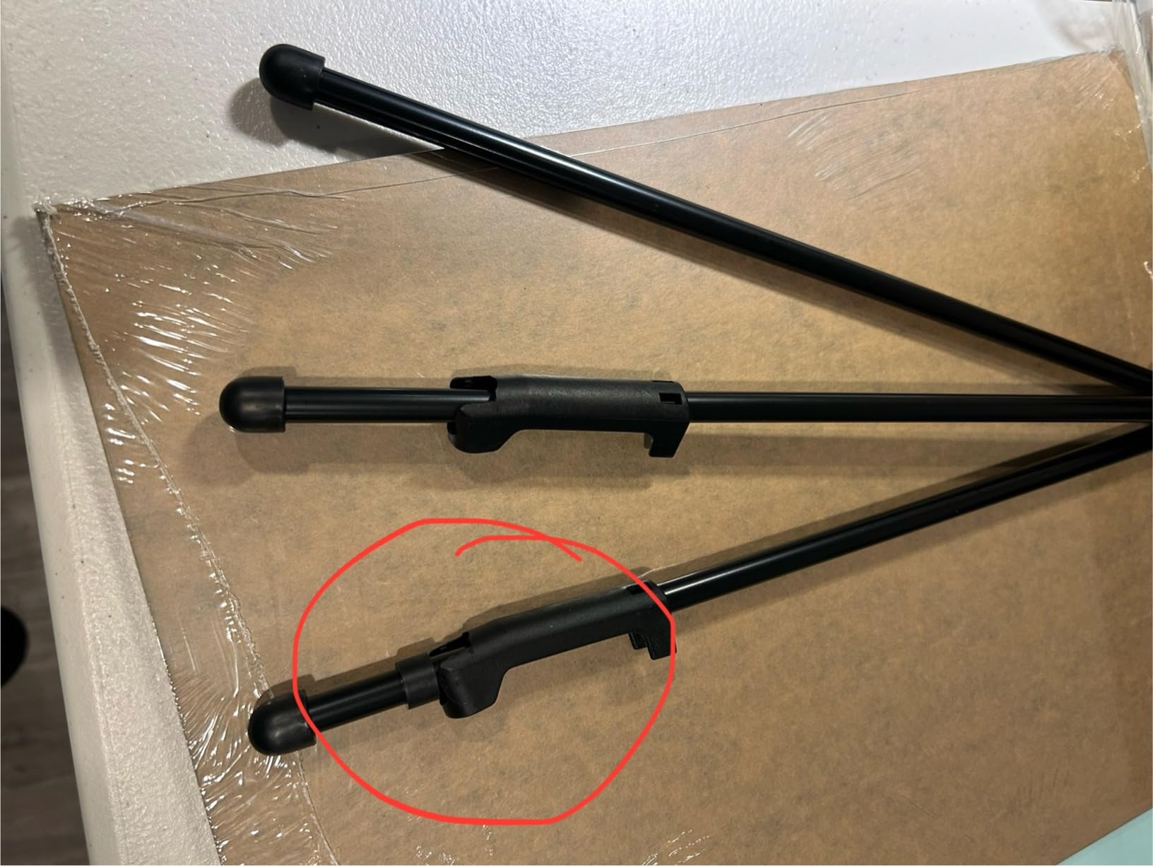 Amazon Basics Tabletop Instant Easel, Black Steel, Portable Tripod for Paintings, Signs, Posters, Adjustable Display customer photo 2