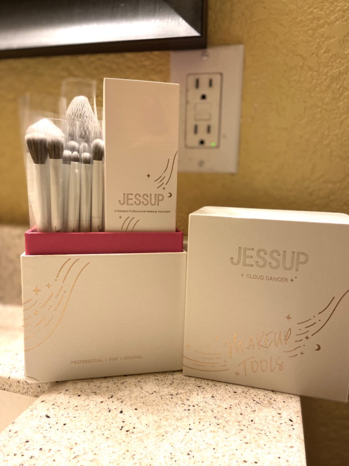 Jessup Makeup Brush Gift Set for Women with Sponge Cleaner and Towel T333 customer photo 2