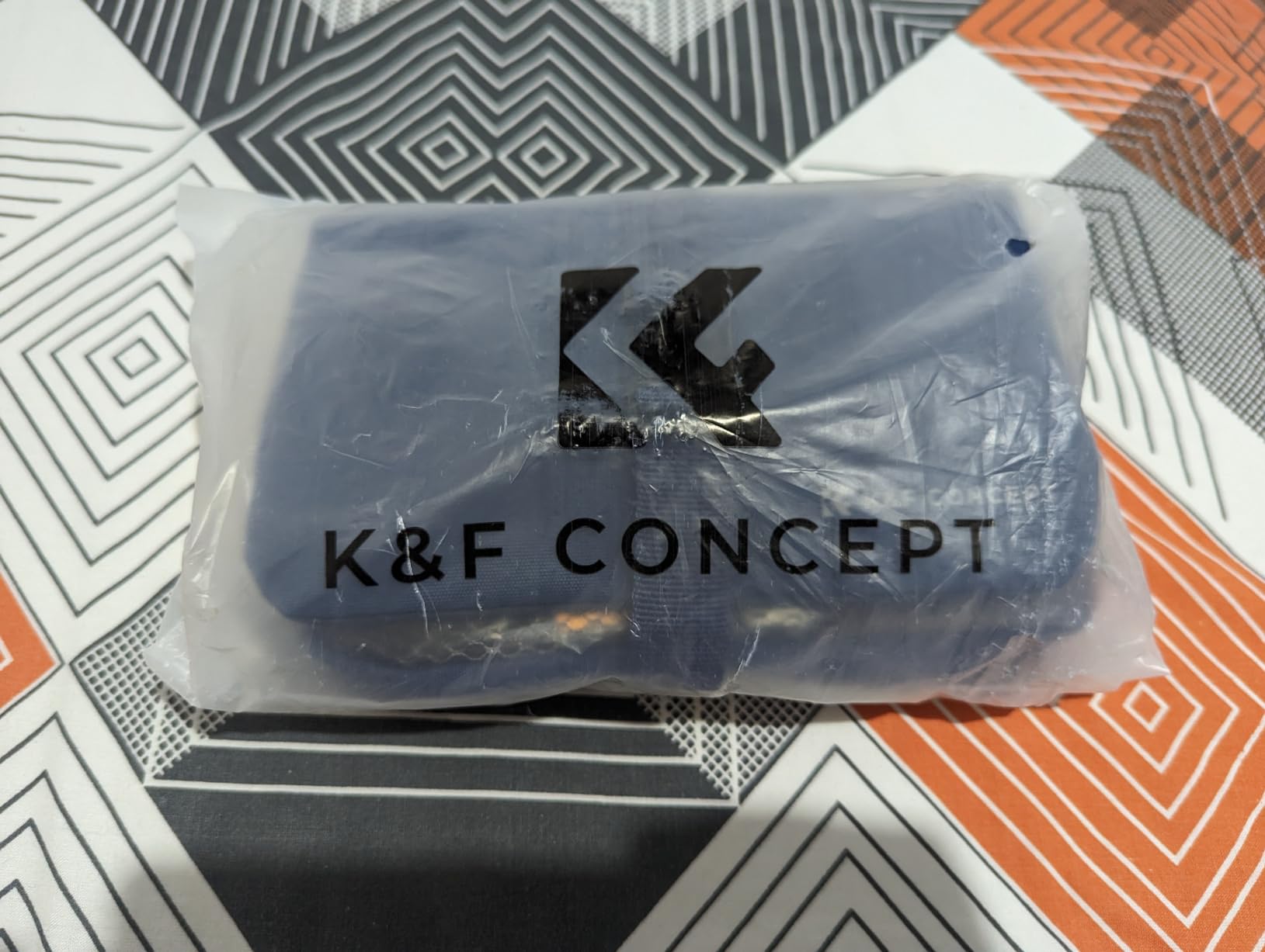 K&F CONCEPT Professional Lens Cleaning Kit for DSLR & Mirrorless Cameras with APS-C/Full-Frame Sensor Cleaning Swabs/Lens Cleaner/Gloves/Camera Blower/Lens Pen Brush/Microfiber Cloths/Carrying Case customer photo 1