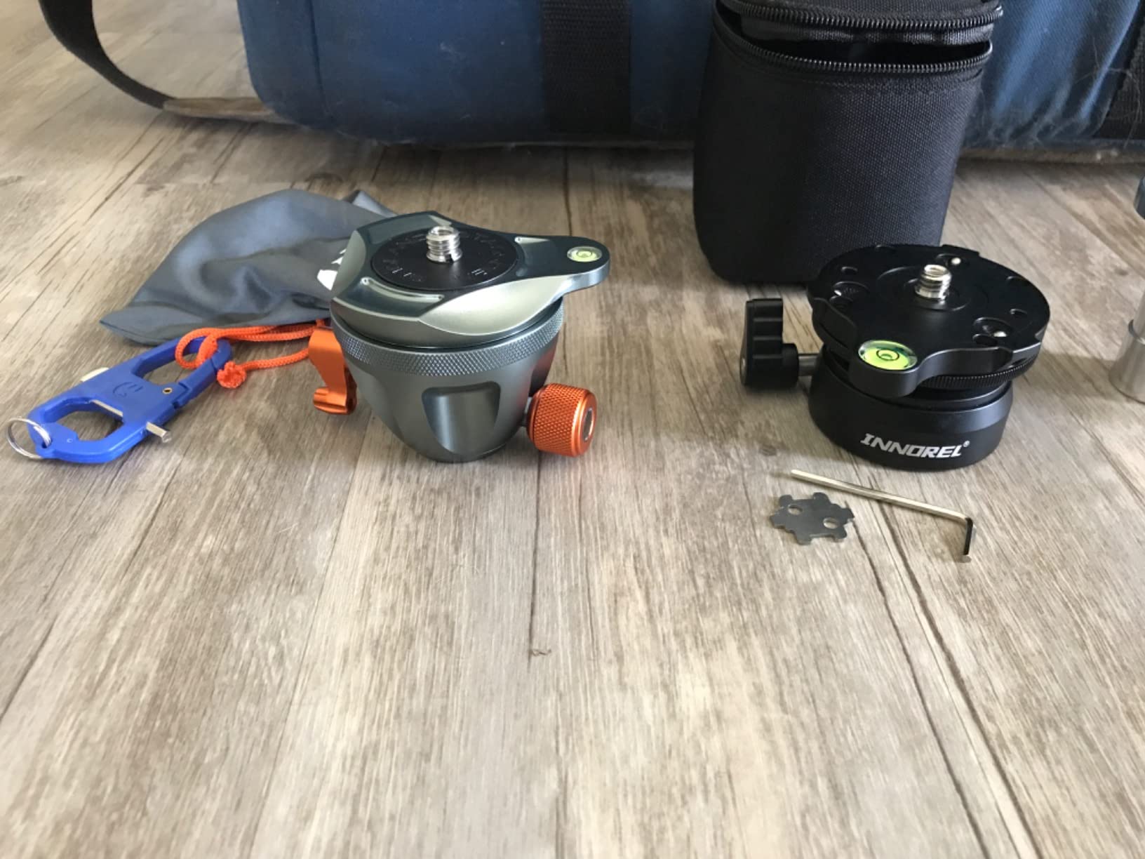 INNOREL Tripod Leveling Base, LB60 Leveling Base Half Ball with Offset Bubble Level and Bubble Level Bag for Canon, Nikon and Other DSLR Cameras with 1/4