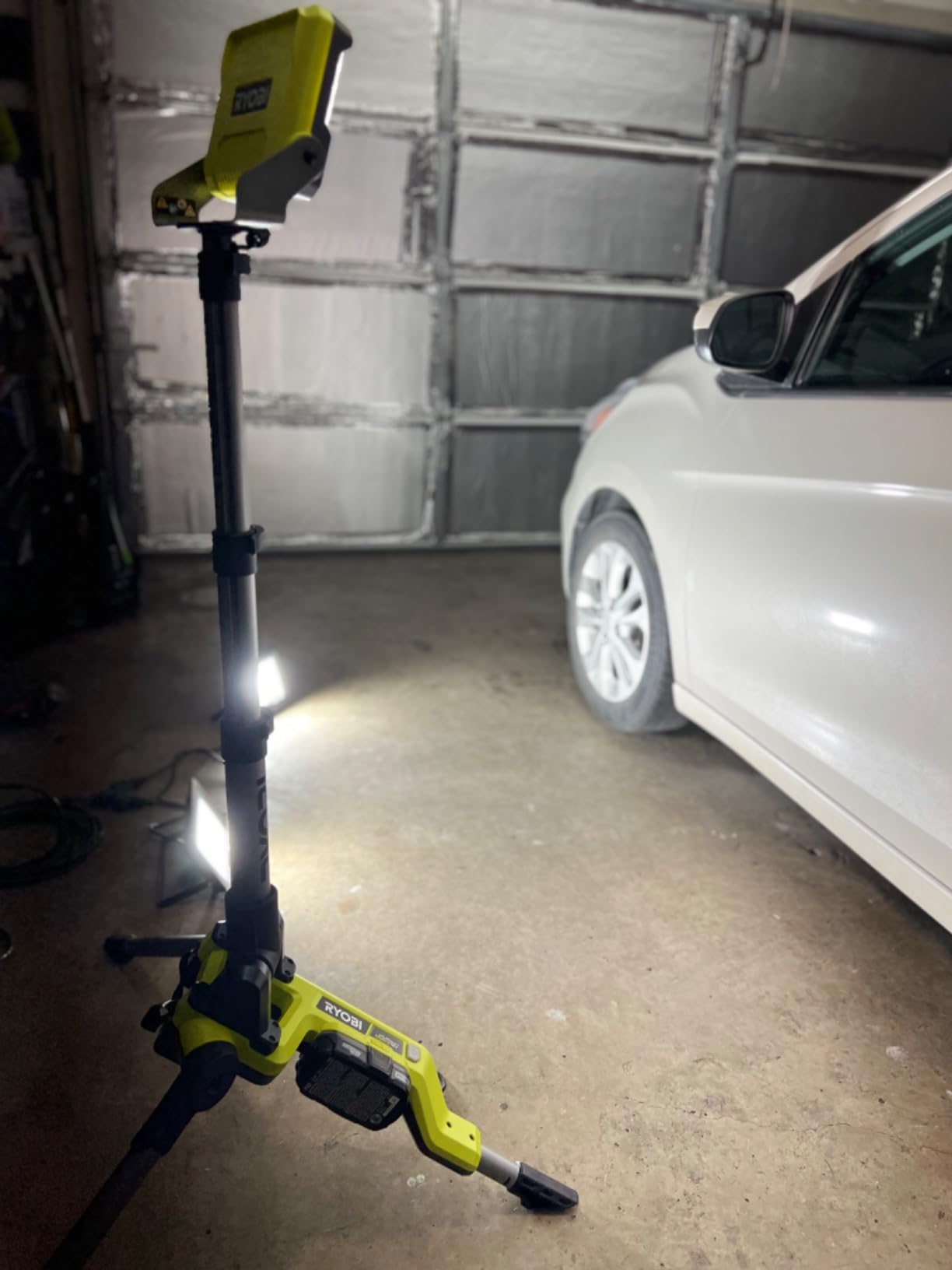 RYOBI 18-Volt ONE+ Cordless Hybrid Tripod Stand Light (Tool Only) | Battery and Charger Sold Separately customer photo 1