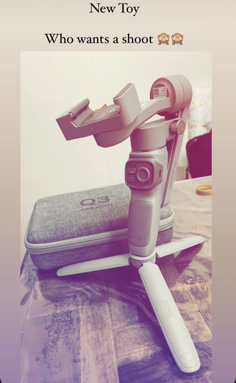 Zhiyun Smooth Q3 Combo, 3-Axis Phone Gimbal with Fill Light and Gimbal Bag, Portable & Foldable, Gesture Control, Video Recording, Auto Tracking Gimbal Stabilizer for Smartphone for iPhone & Android customer photo 2