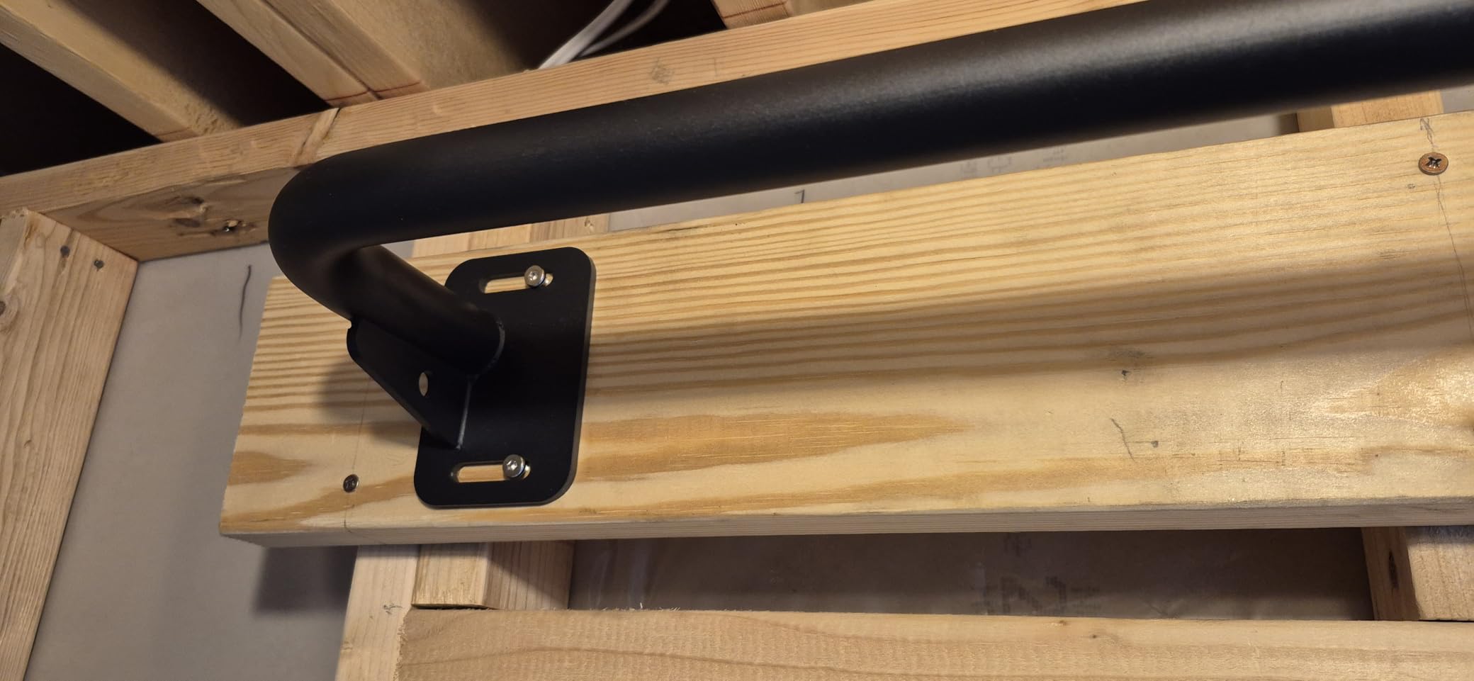 SELEWARE Heavy Duty Welded Pull Up Bar Wall/Joist/Ceiling Mount Chin Up Bar customer photo 1