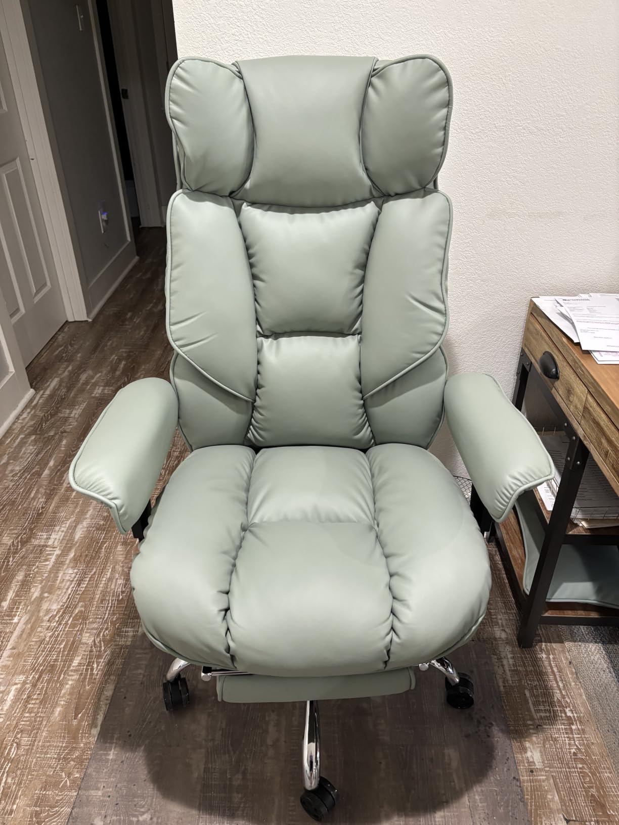 Efomao Big and Tall Office Chair 400lbs, Executive PU Leather Desk Chair with Footrest & Lumbar Support, Heavy Duty Computer Seating for Home, White customer photo 1