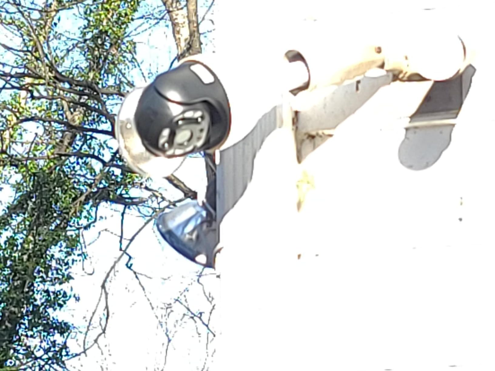 SYMYNELEC Light Bulb Security Camera Outdoor Waterproof, 2.4GHz WiFi customer photo 1