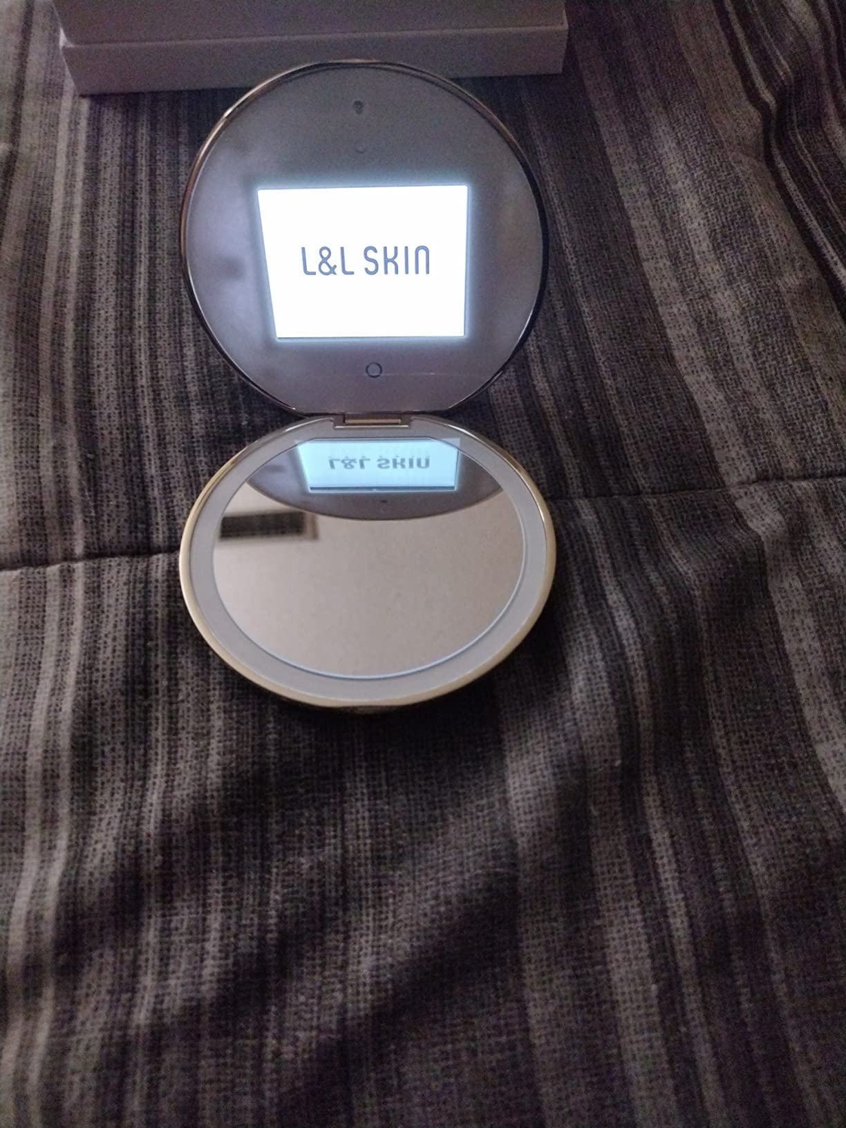 L&L SKIN UVmagic Mirror, Compact Mirror Design for Sunscreen Test, Travel Makeup Mirror with UV Camera for Sunscreen Coverage Test customer photo 2