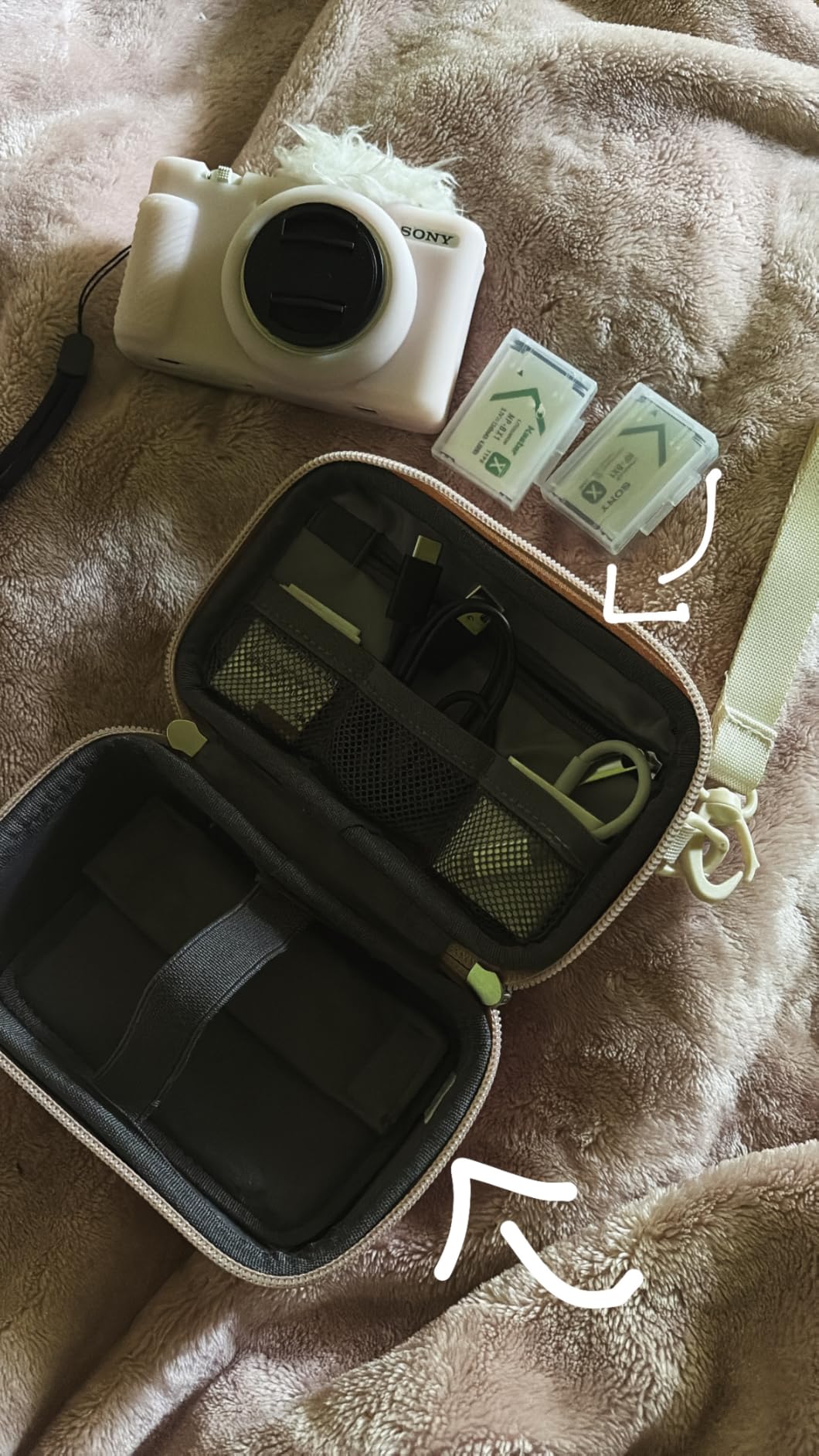BAGSMART Digital Camera Case Protective Lightweight Camera Bag with Strap | Waterproof & Shockproof Small Camera Case with 2 Carrying Ways for Canon PowerShot G7X Mark II/III/Sony DSCW800/DSCW830 customer photo 1