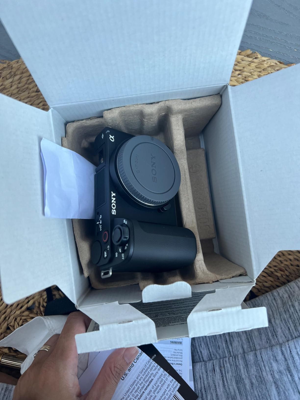 Sony ZV-E10 II APS-C Mirrorless Creator Camera Body White | 26MP APS-C Exmor R Sensor, Bionz XR, 4K60p 10-Bit Internal Recording, E-Mount Interchangeable customer photo 2