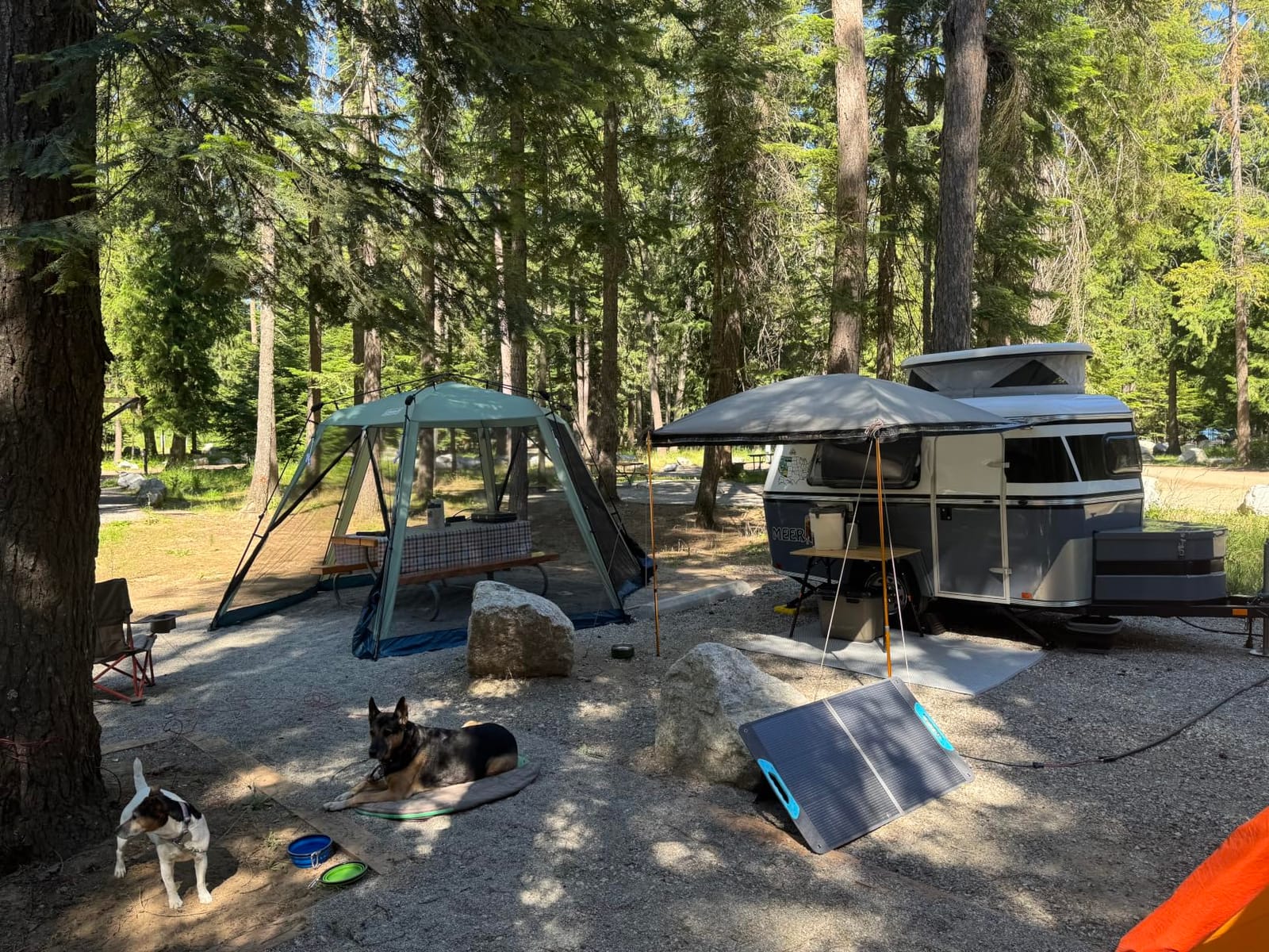 Coleman Skylodge Portable Screenhouse, 1-Minute Setup, 10x10-Foot customer photo 2