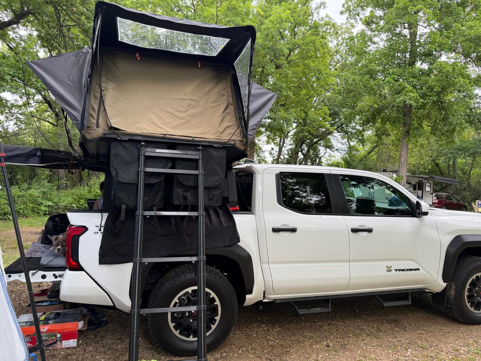 Naturnest Rooftop Tent Hard Shell, Easy Set Up Pop Up Large Tent for 2-3 Person Camping, Waterproof UV-Resistant Blackout 4 Season Tents for Truck, Jeep, SUV, Van, Trailer - Sirius 1 Plus customer photo 2