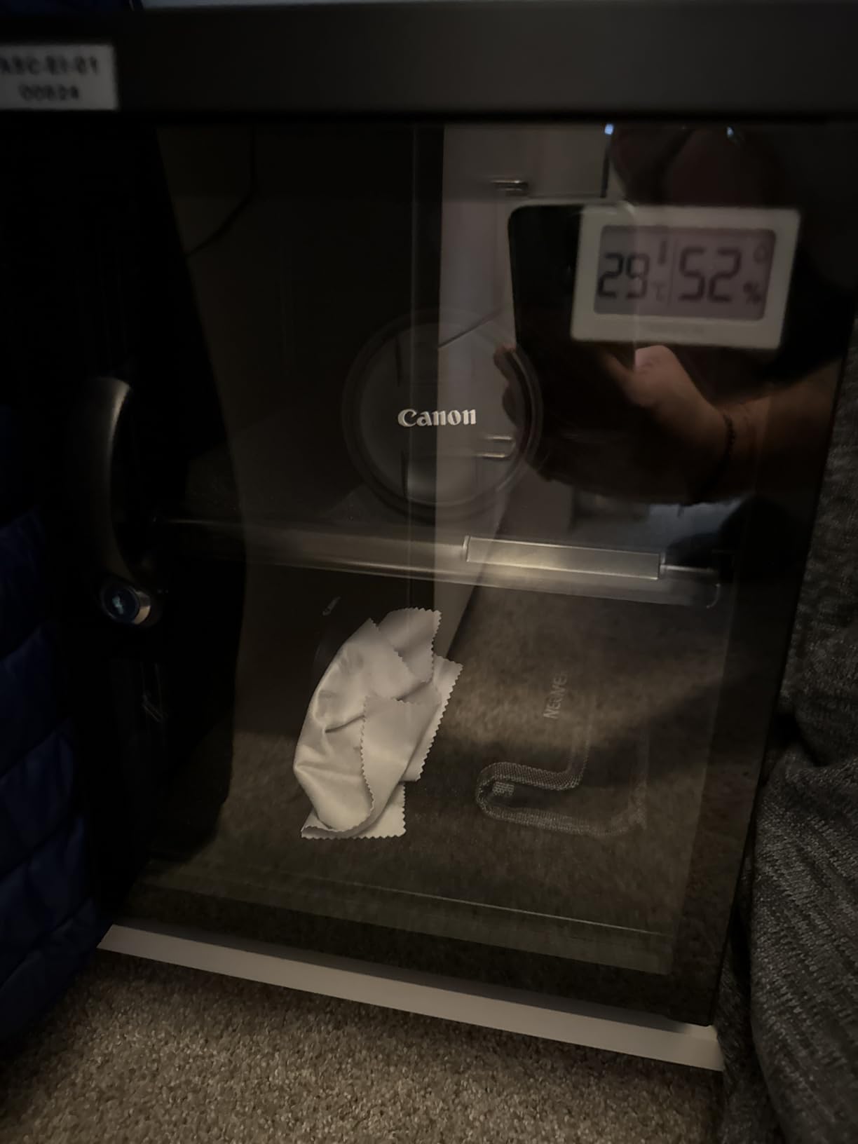 30L Digital Camera Dehumidify Storage, 2 Layers, 100-240V, 50/60Hz customer photo 1