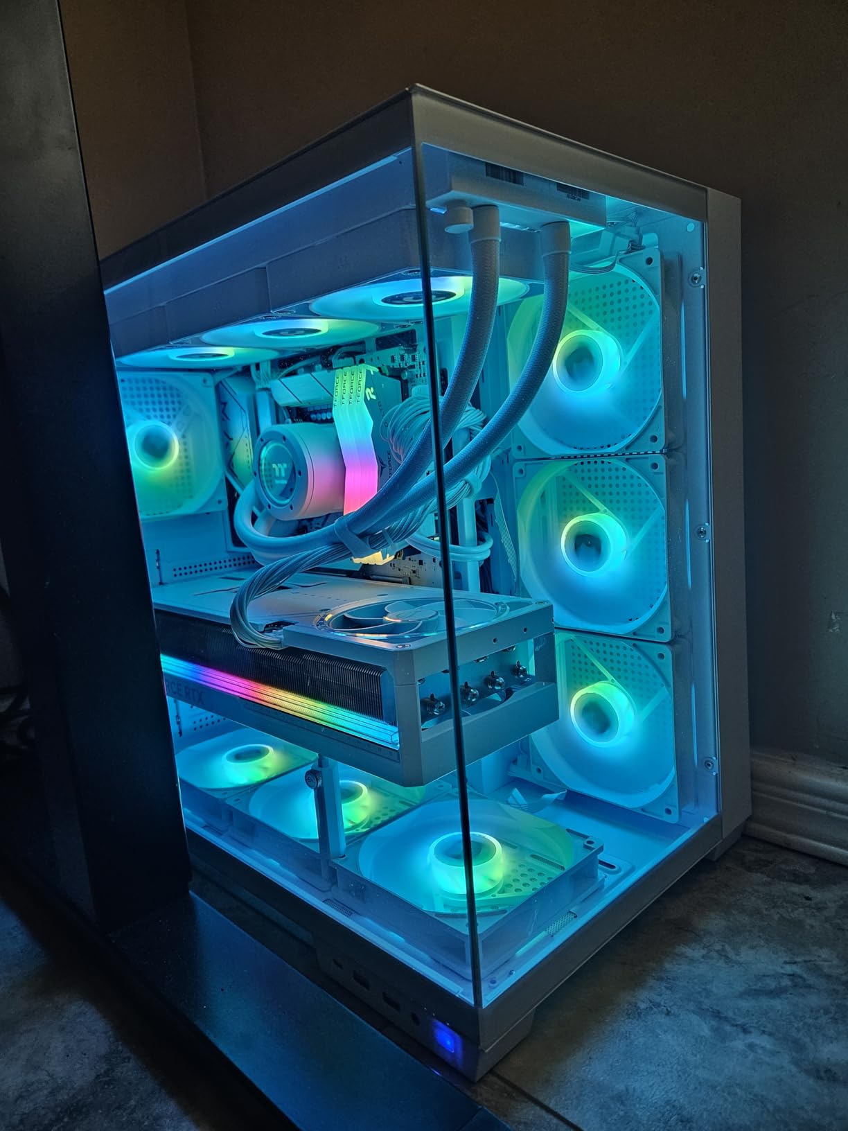 ASUS ROG Astral GeForce RTX 5090 32GB GDDR7 OC Edition Gaming Graphics Card customer photo 2