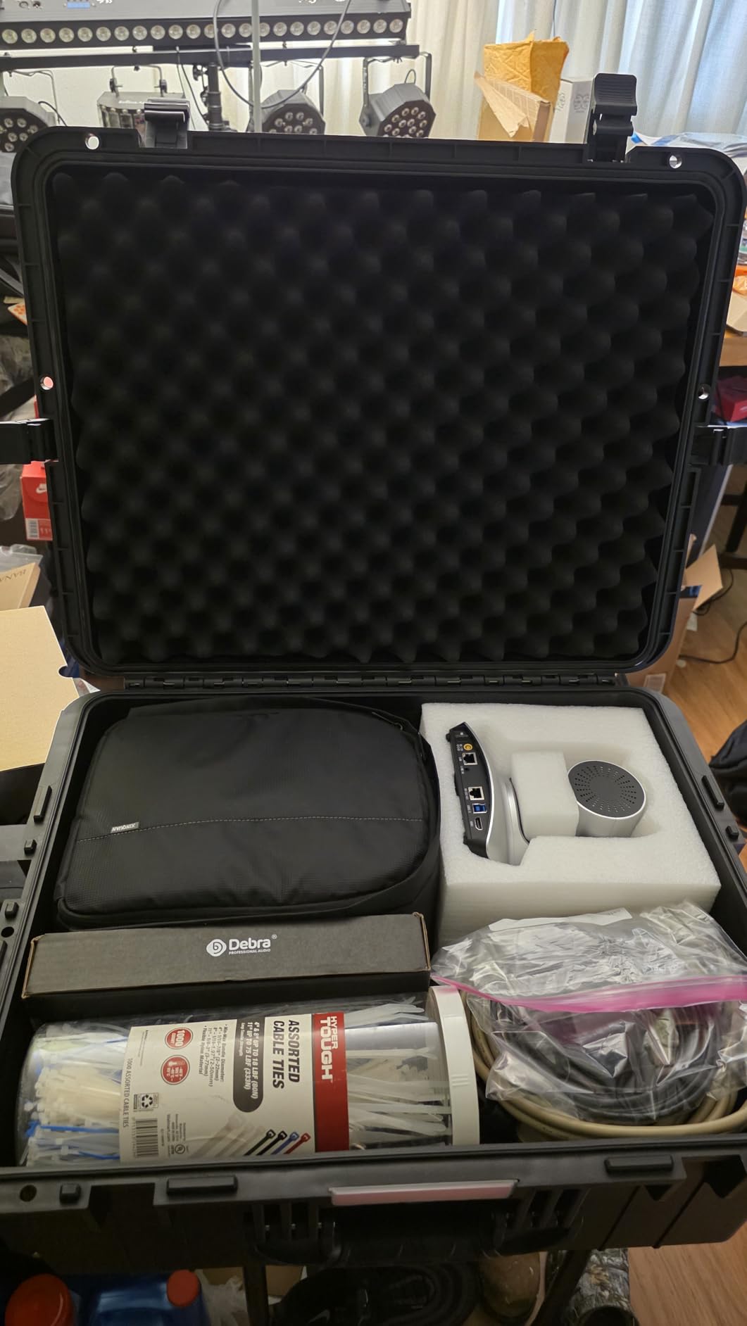 VEVOR Dry Box, Waterproof Hard Case with Pre-Cut Foam, 44 x 16 x 13.5inch | For Travel, Hunt, Cameras, Double-layer Anti-theft Design, Retractable Pull Handles, Easy to Move & Carry, IP67 Waterproof customer photo 1