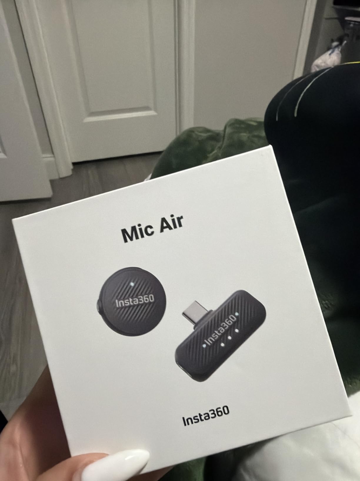 Insta360 Mic Air (1 TX + 1 RX), Noise Cancelling, 300m Range, Wireless Microphone for USB-C iPhone/Android/PC/Mac, Vlog, Streaming customer photo 1