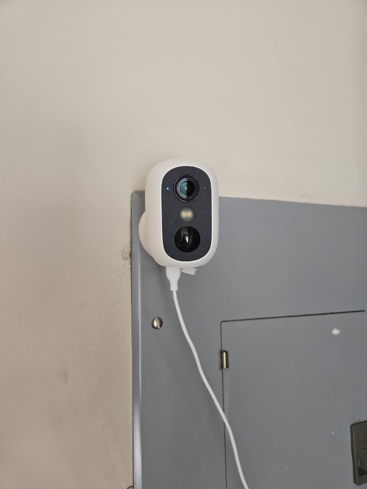 eufy Security eufyCam C35, Wireless Security Camera, Outdoor and Indoor | Magnetic Mount, Color Night Vision, Local Storage, No Monthly Fee, IP67, Supports Solar Panel, White customer photo 1