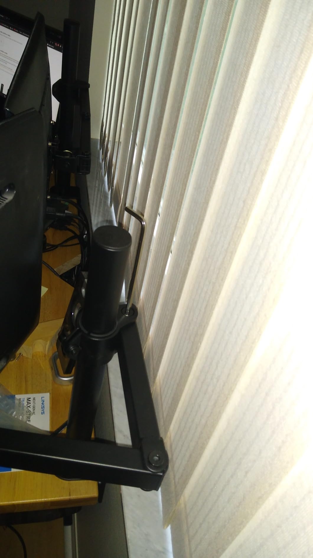 WALI Heavy Duty Single Monitor Arm Desk Mount for 13-49 Inch Screens, Ultrawide Monitor Stand with Full Motion Tilt, Swivel, Rotation, Holds up to 44 lbs, C-Clamp Mount for VESA 75/100mm,(M001S) customer photo 2