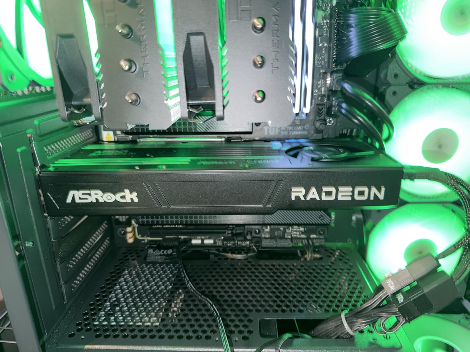 ASRock Radeon AI PRO R9700 Creator 32GB Professional Graphics Card, 2920 MHz Boost Clock, GDDR6, AMD RDNA 4, AI-Accelerators, DisplayPort 2.1a, PCIe 5.0, Blower Cooler customer photo 2