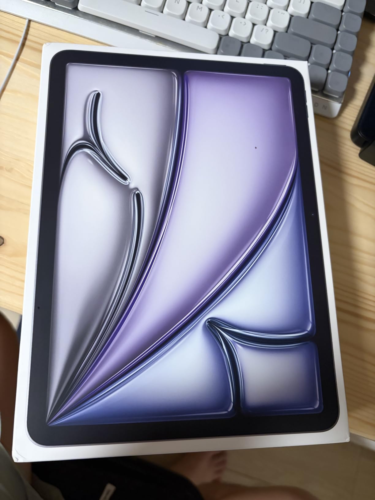 Apple iPad Air 11-inch (M4): Liquid Retina Display, 1TB, 12MP Front/Back Camera, Wi-Fi 7 with Apple N1, Touch ID, All-Day Battery Life — Space Gray customer photo 1