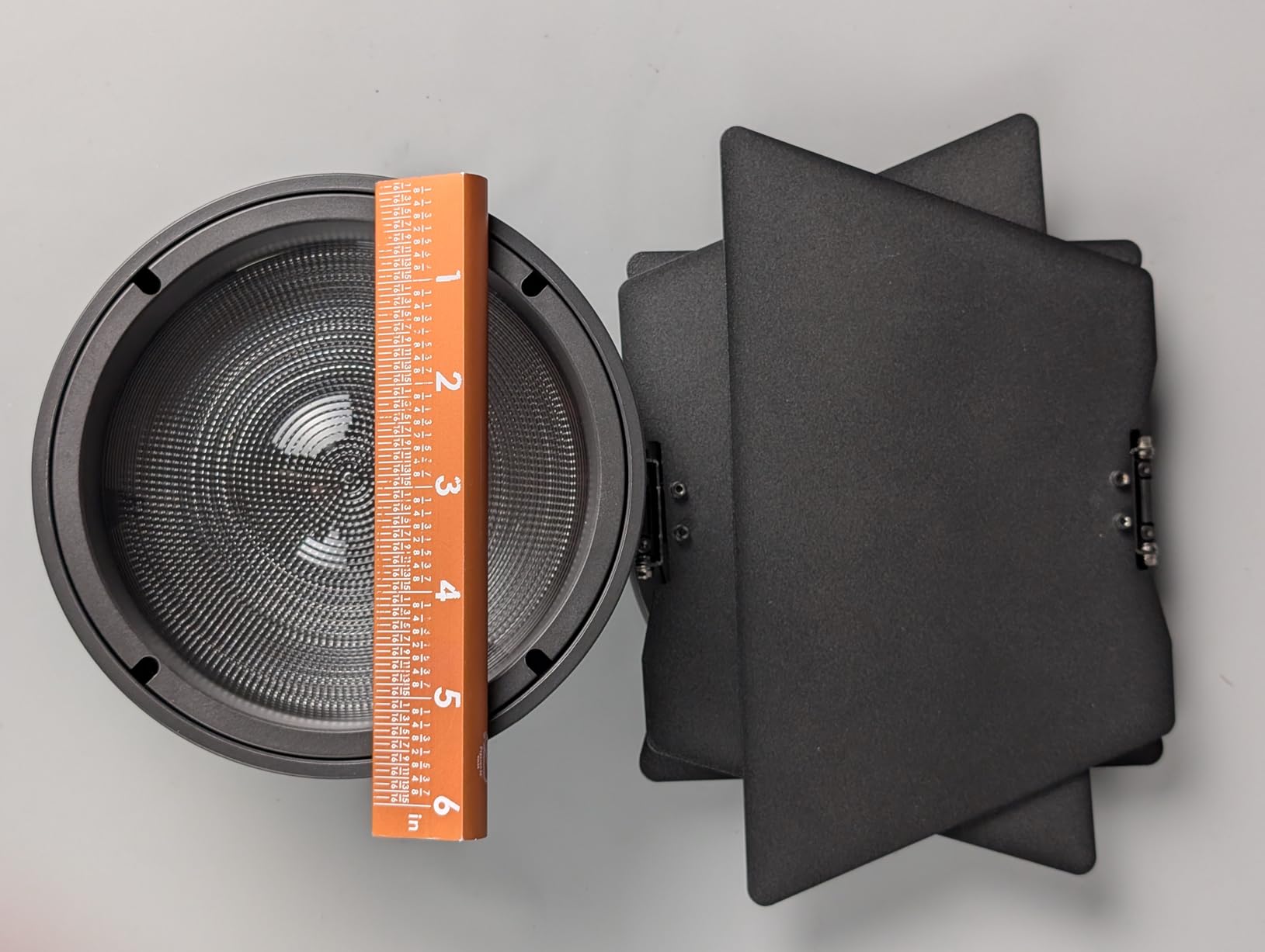 Amaran Mini Fresnel with Mini Barn Doors Bowens Mount Attachment (Small) customer photo 2