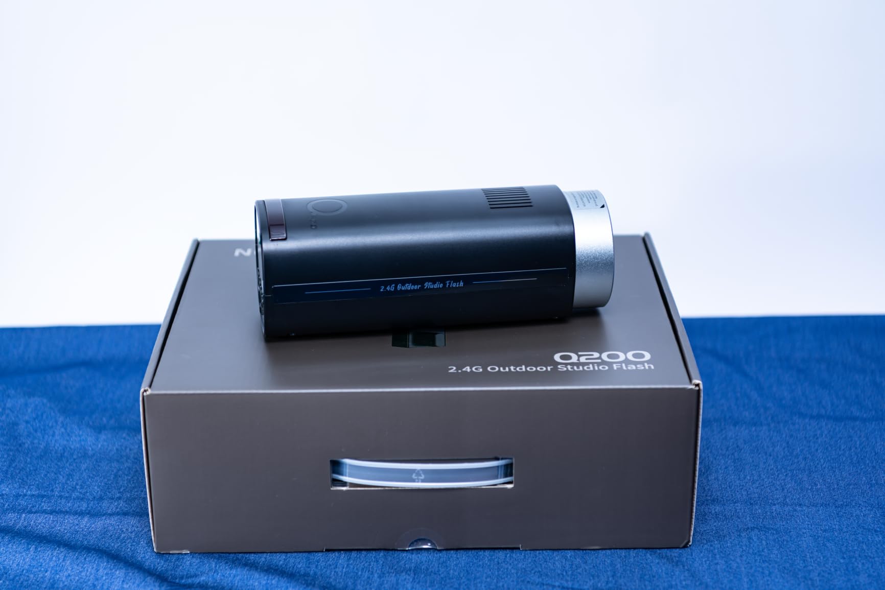 NEEWER 200Ws 2.4G TTL Outdoor Strobe Flash Compatible with Godox, 1/8000s HSS Portable Studio Photography Monolight with Modeling Light/3200mAh Battery/750 Flashes/1.5s Recycle, Q200 customer photo 1