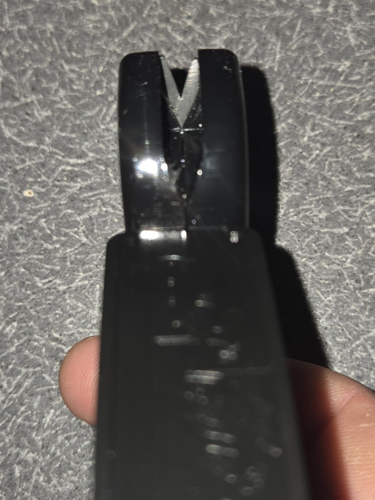 AccuSharp Knife Sharpener, Ergonomic Comfortable Handle, Compact & Easy to Use, Restore and Hone Straight & Serrated Knives, White customer photo 2
