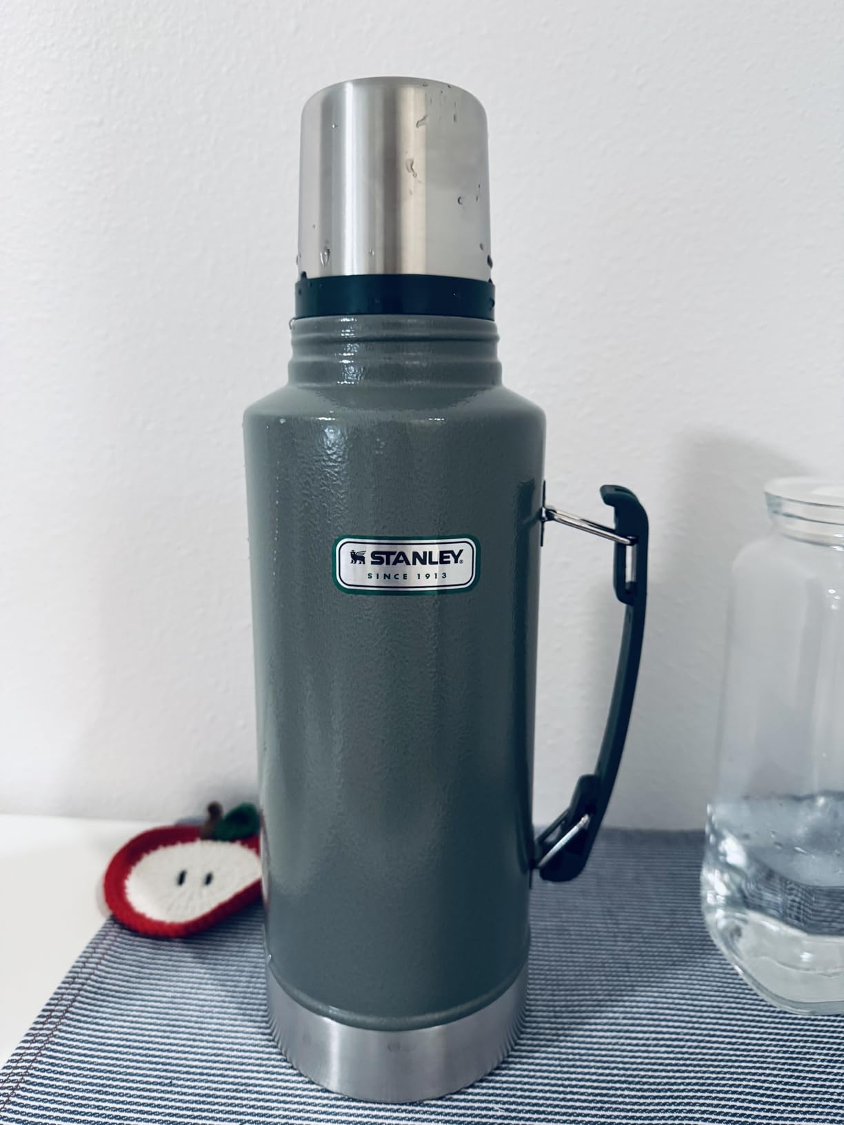 Stanley Heritage Classic Vacuum Bottle with Handle 1.1 qt | Wide Mouth w/Leakproof Cup Lid | Keep Drinks Hot or Cold | Insulated Stainless Steel Thermal Bottle | BPA-Free | Hammertone Green customer photo 1