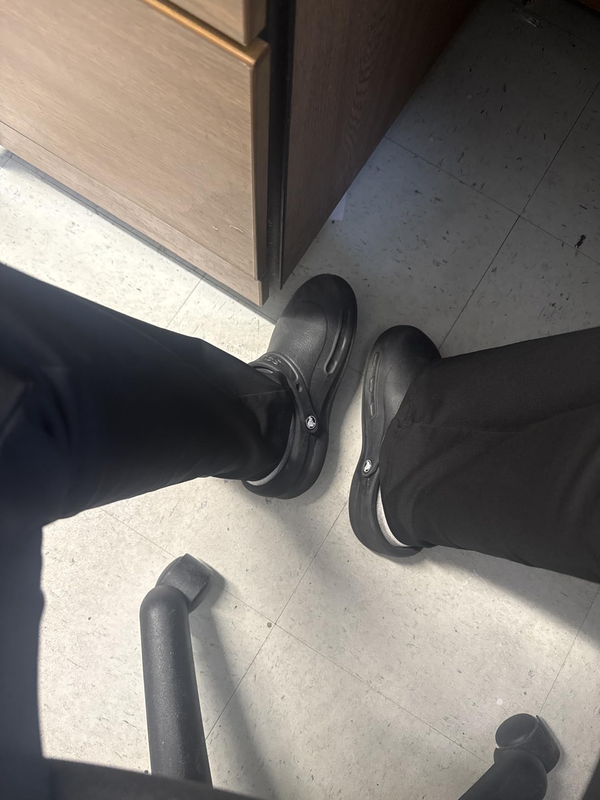 Crocs Unisex-Adult Bistro Work Clogs, Enclosed Toe, Slip Resistant Shoes customer photo 1