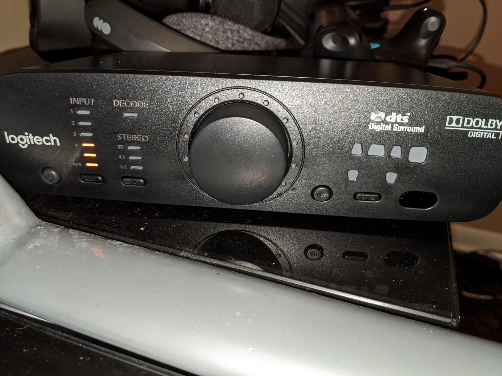 Logitech Z906 5.1 Surround Sound Speaker THX Dolby DTS - Black customer photo 1