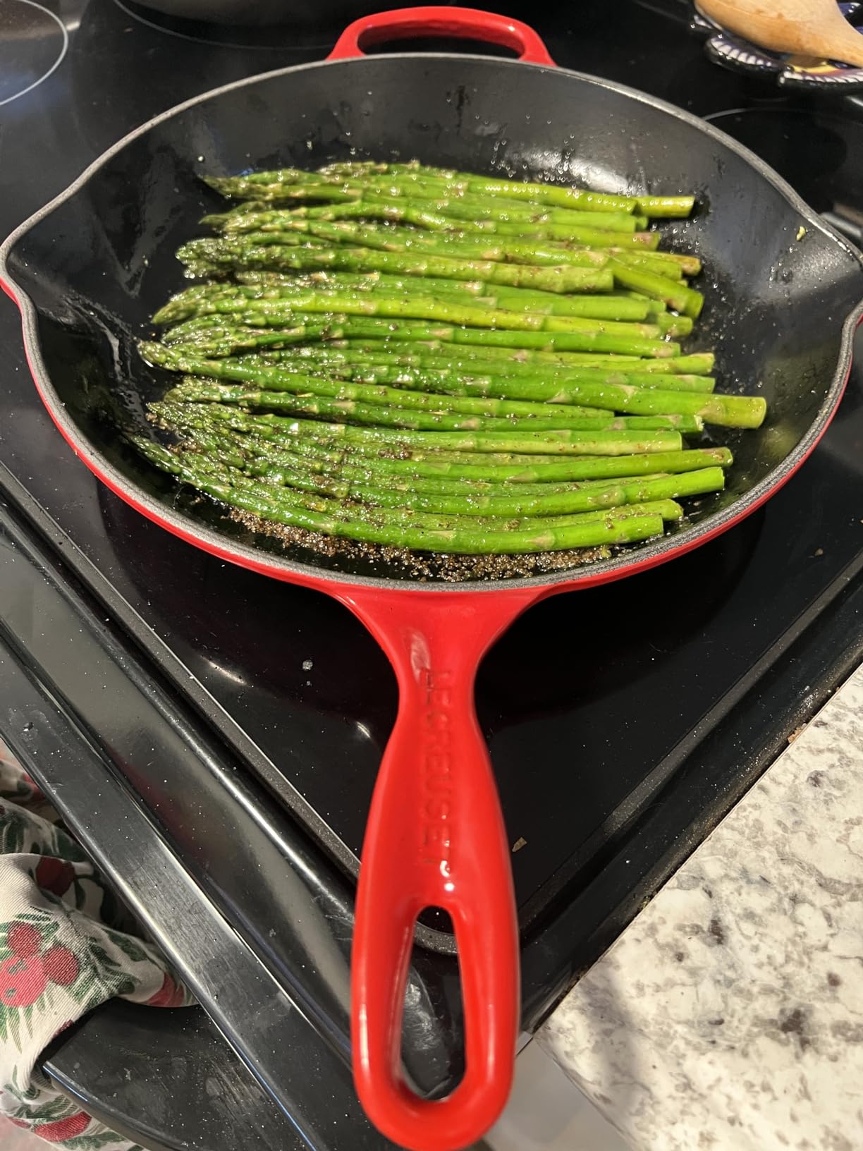 Le Creuset Signature Round Skillet customer photo 1
